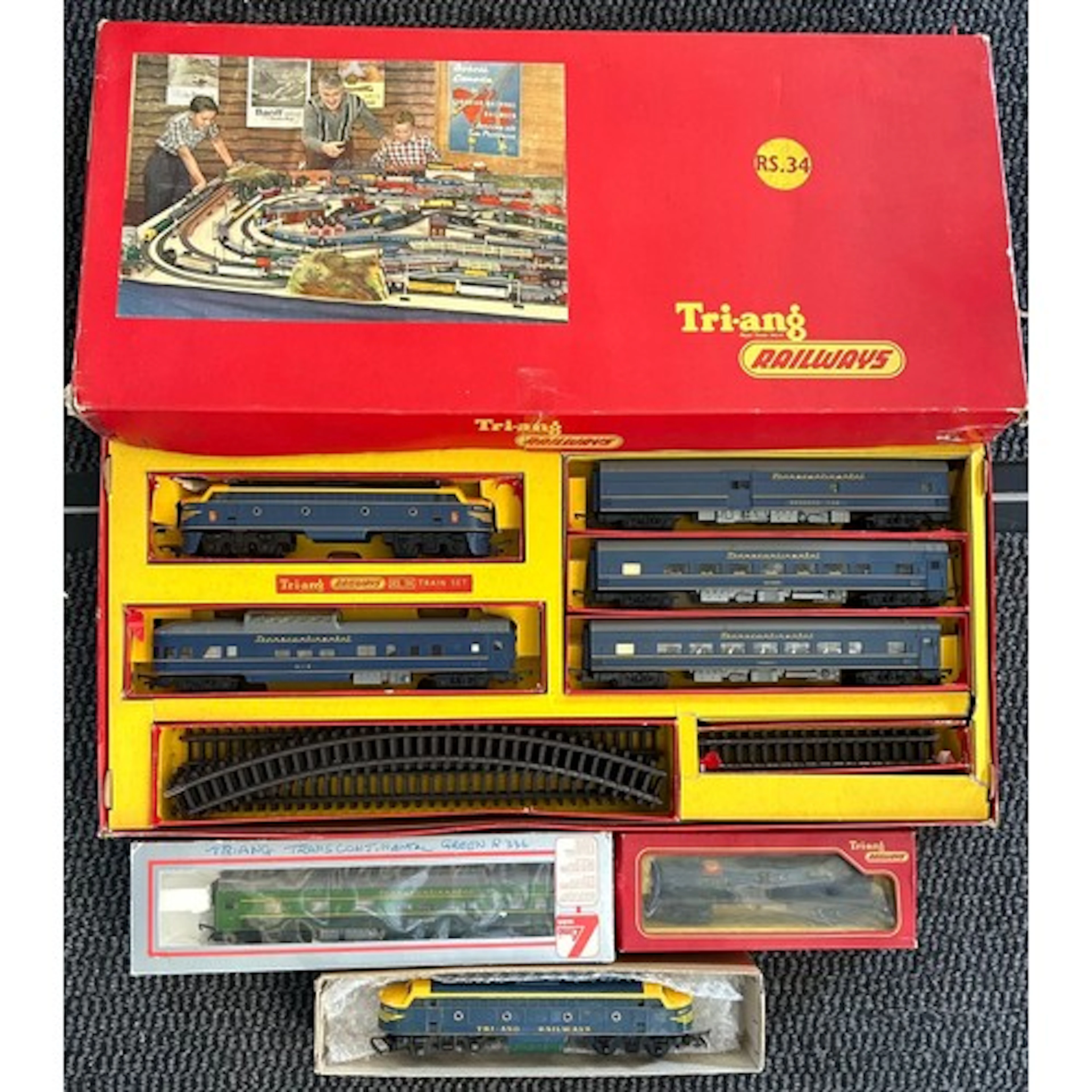 Tri-ang OO North American TR Series railway. Including set R...