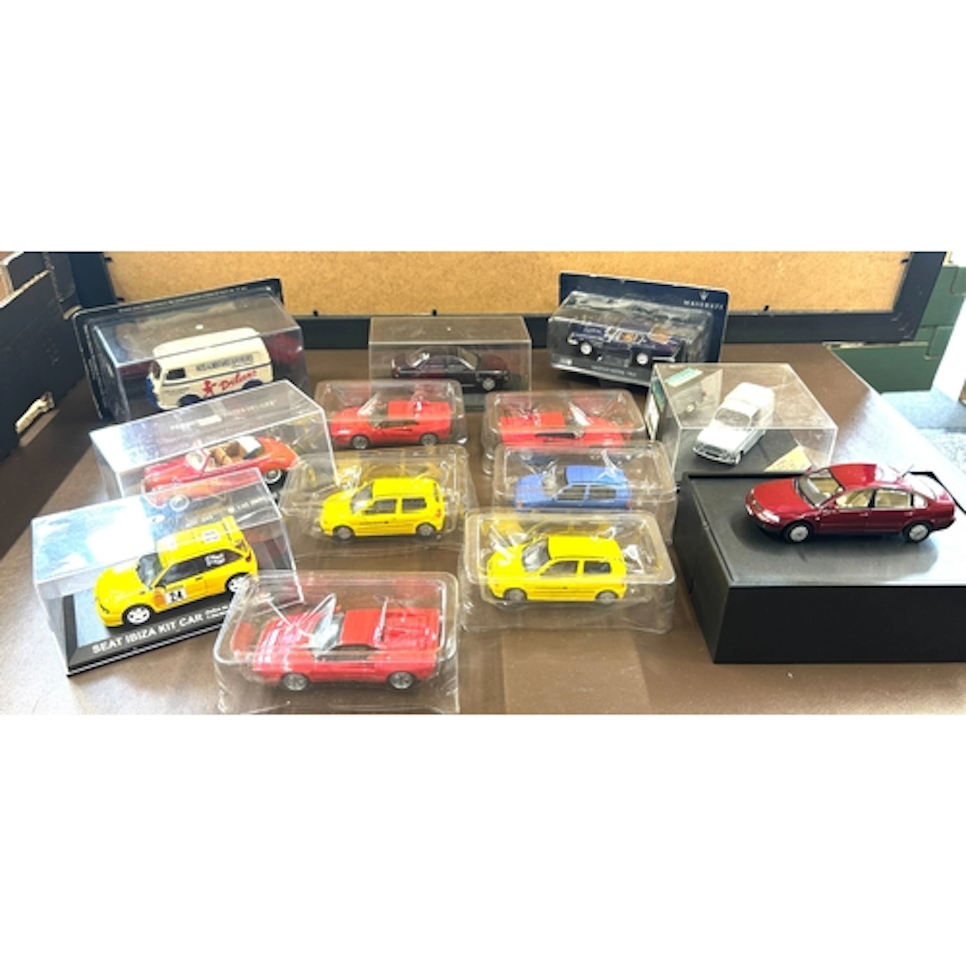 16 Various Makes. 3x Roxley Models unmade kits - Morris Ital...