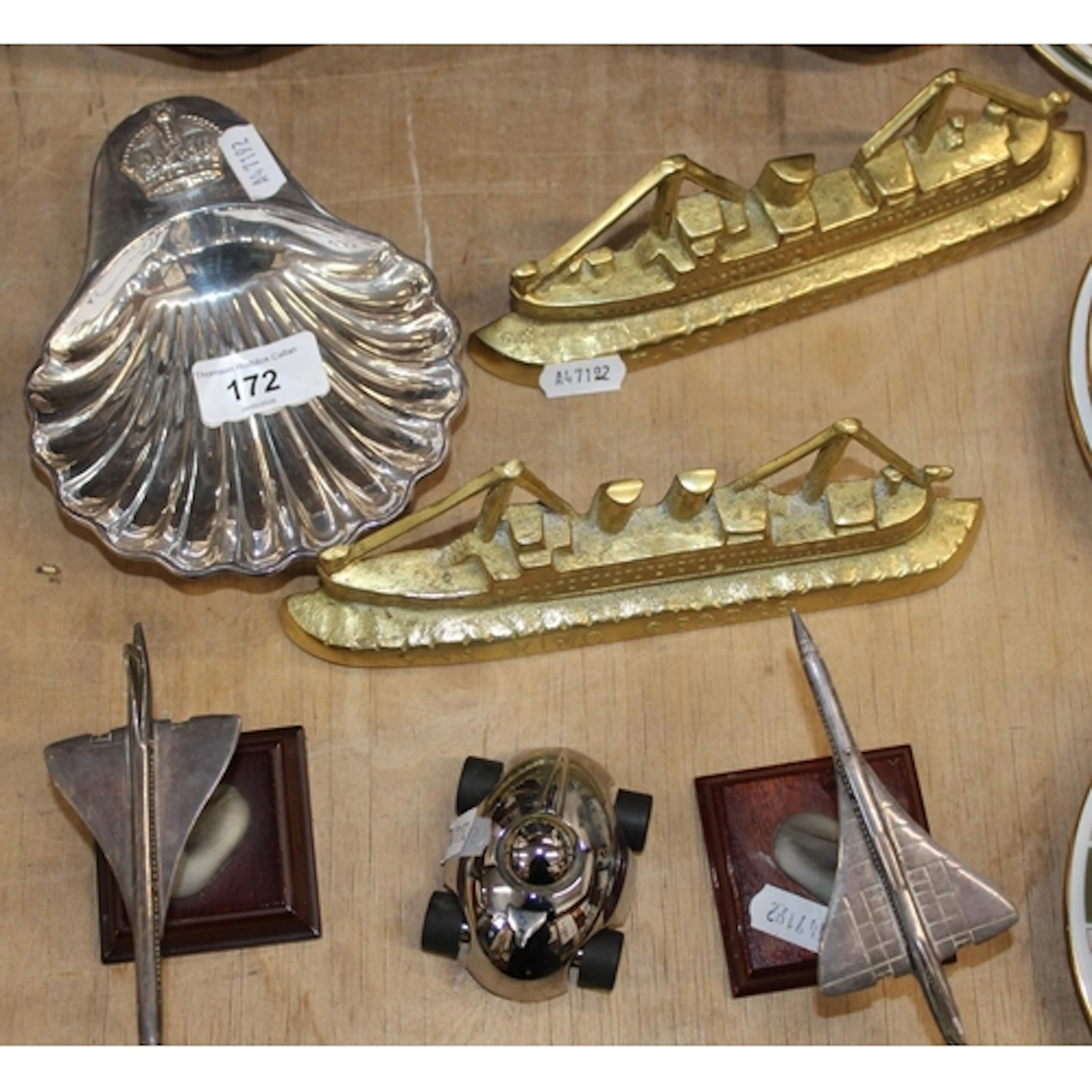 Metalware to include a Walker & Hall scalloped salt dish...