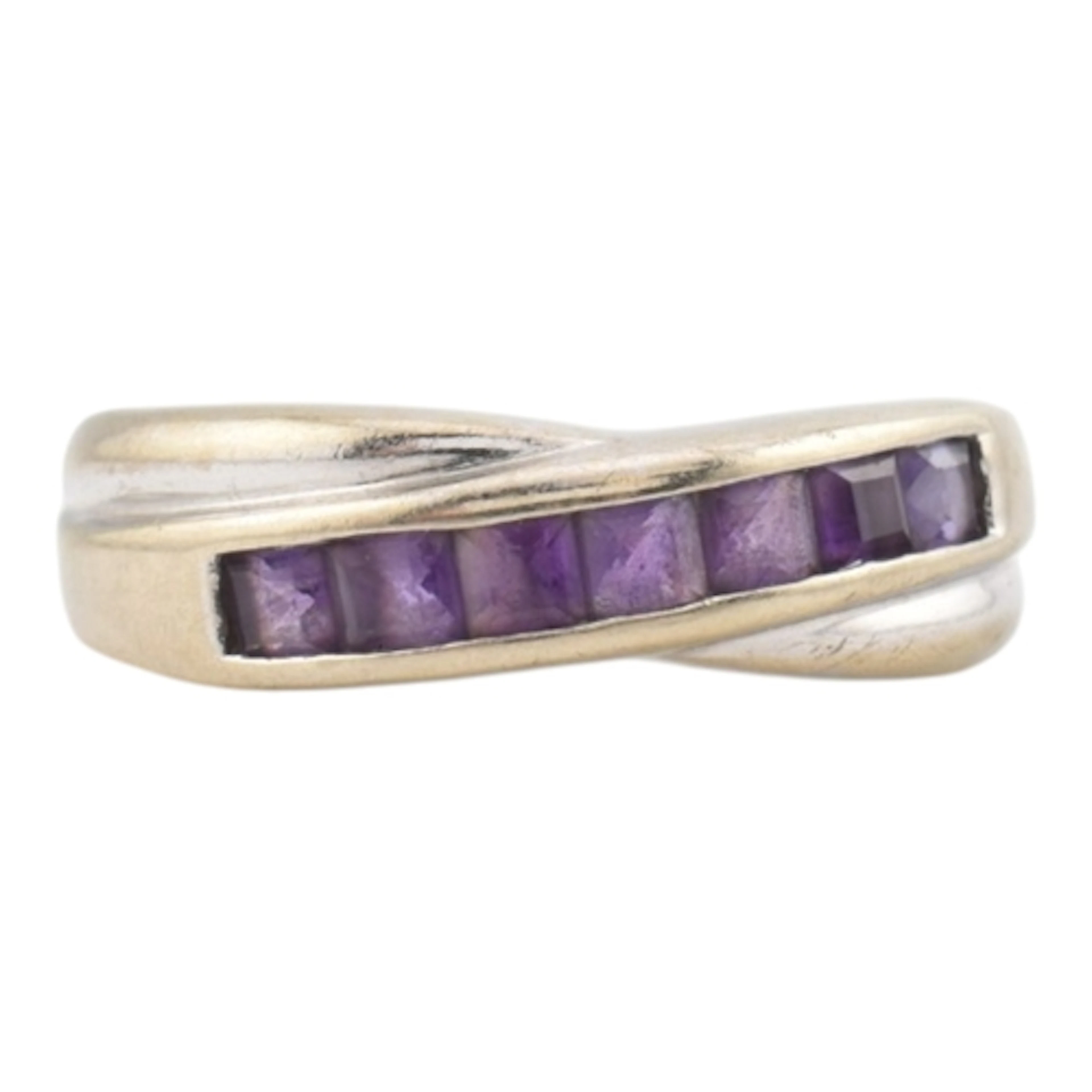 A hallmarked 9ct gold and amethyst crossover ring. The ring ...