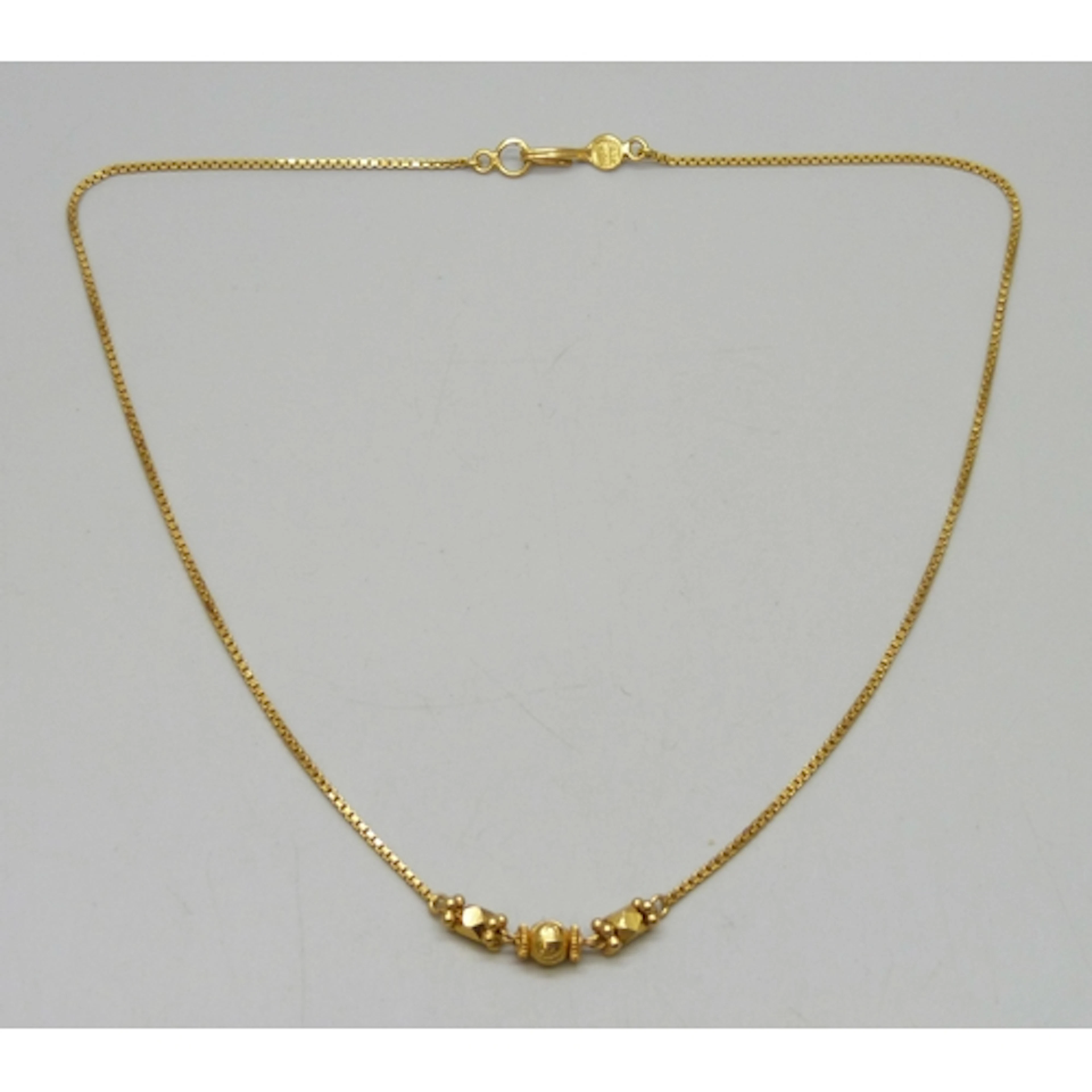 A 22ct gold necklace chain, 7.5g, 42cm