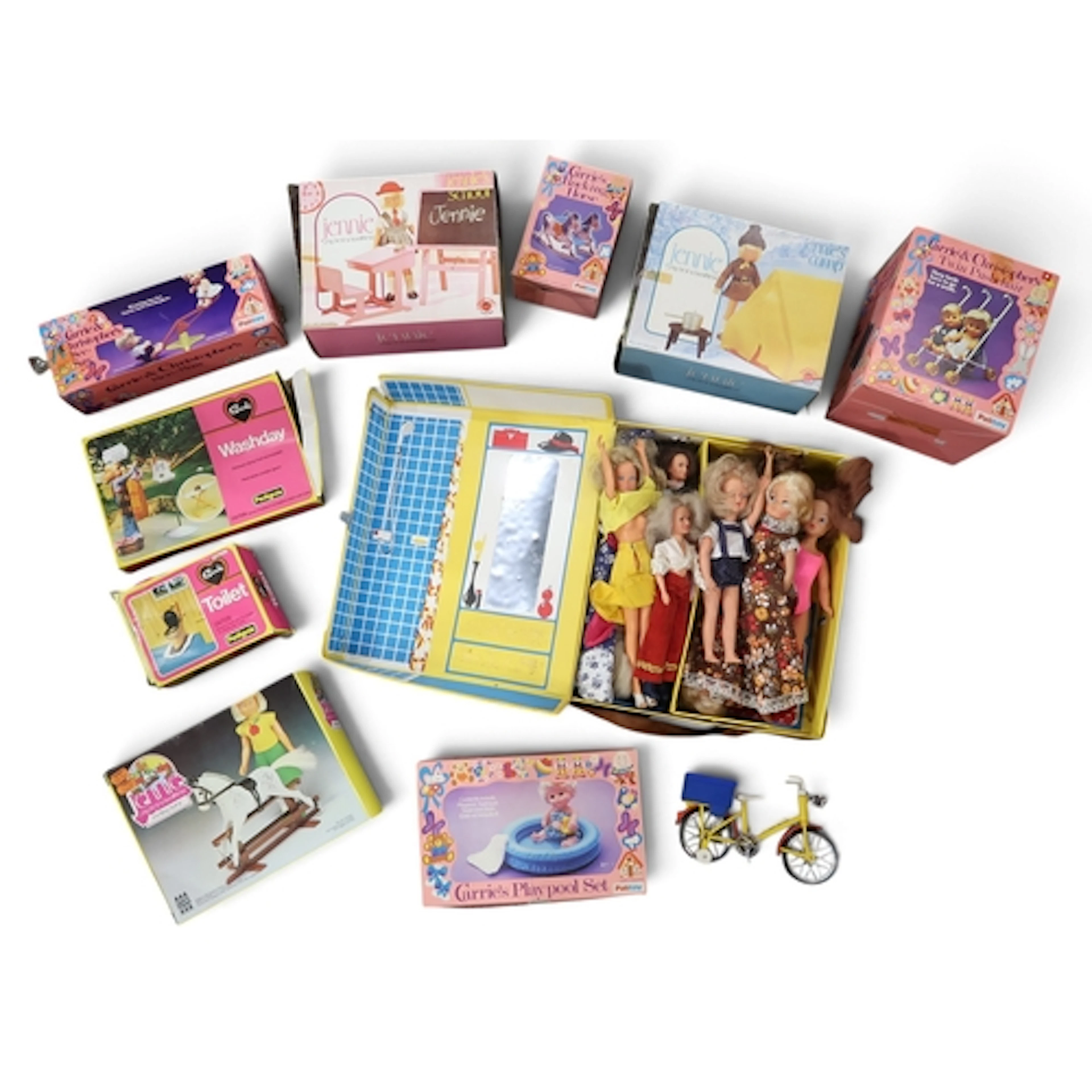 Assorted vintage Sindy dolls, housed in a suitcase-form trav...