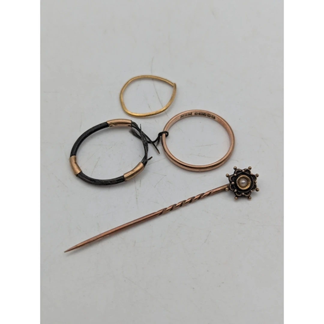 Three rings to include a 9ct gold band, a yellow metal band ...