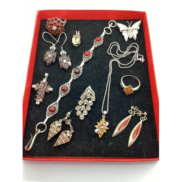 The Genuine Gemstone Company (TGGC); A Collection of Stone S...
