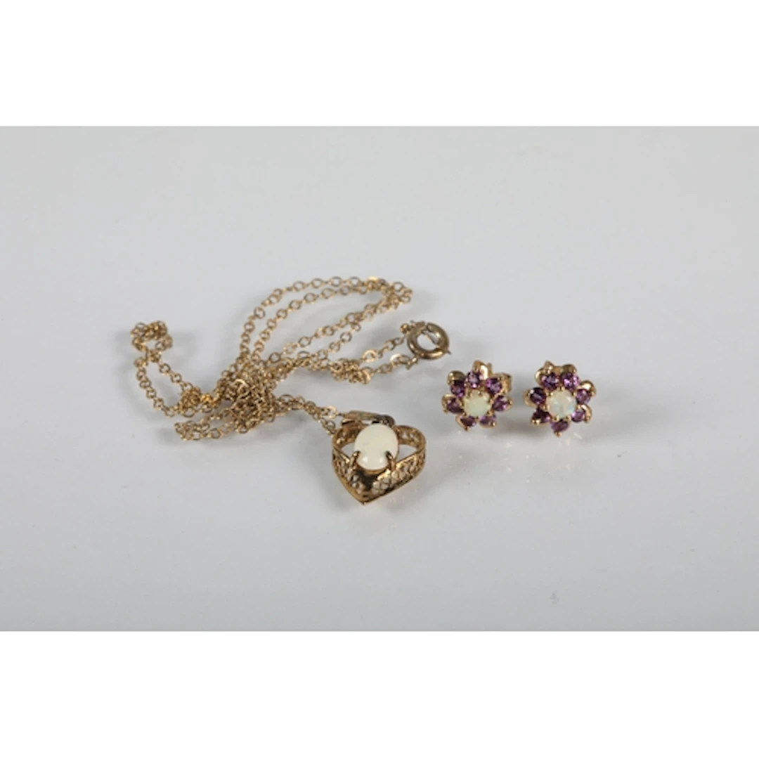 Silver mounted opal pendant chain and a pair of earrings.