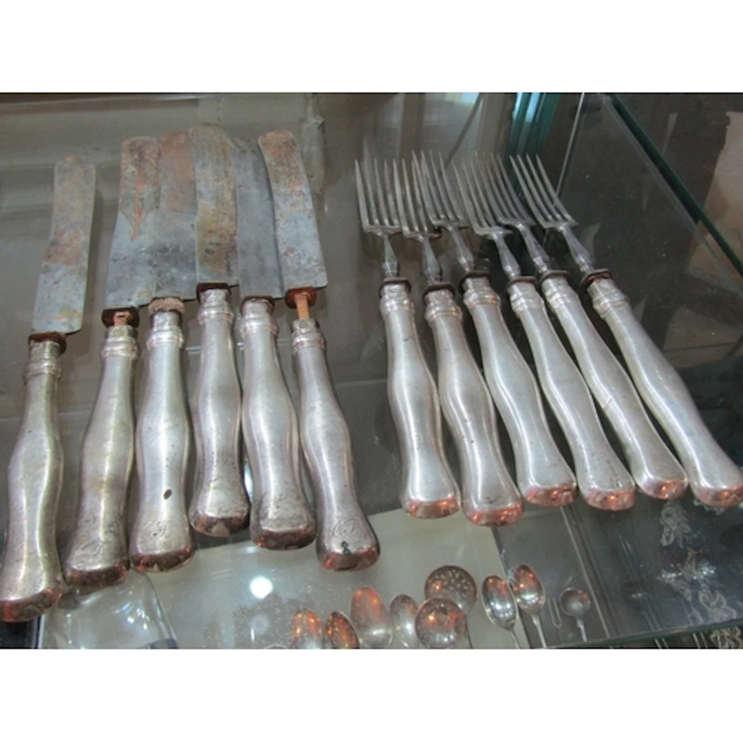 Set of Twelve Silver Handle Meat Knives and Forks Full Sized