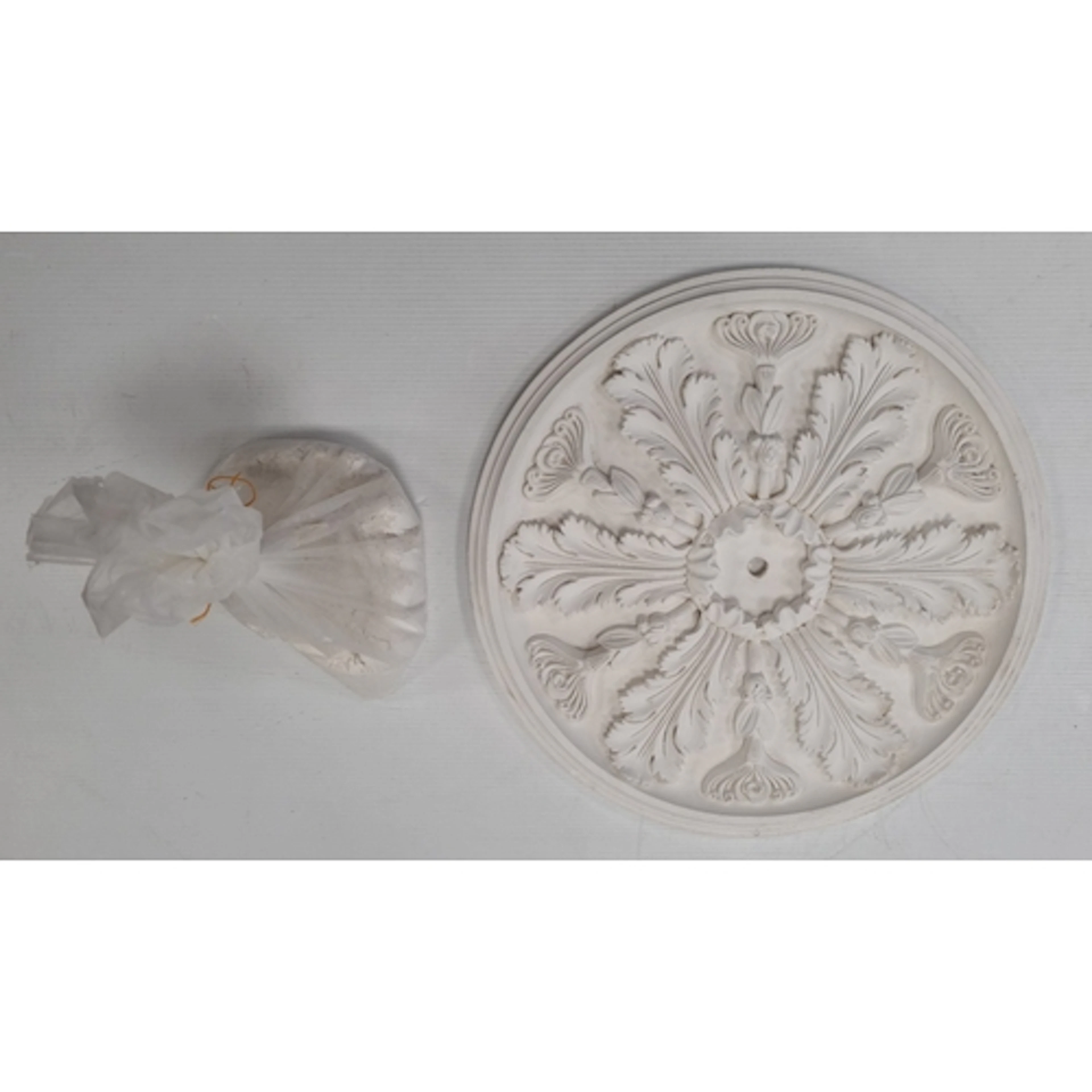 Plaster acanthus ceiling rose centre piece, approx. 595mm wi...