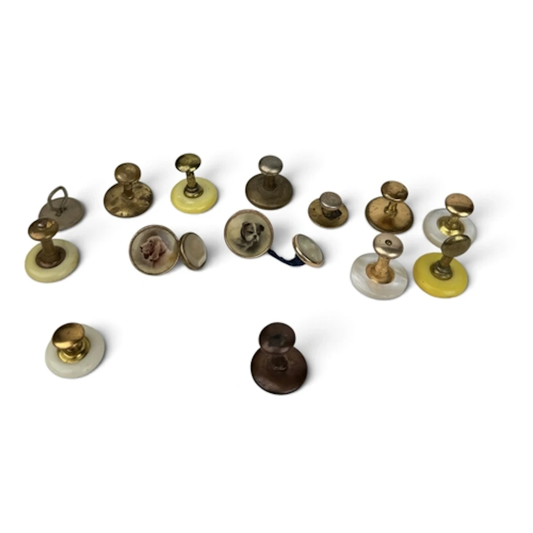 VARIOUS CUFFLINKS AND BUTTON STUDS INCLUDING A PAIR OF DOGS...
