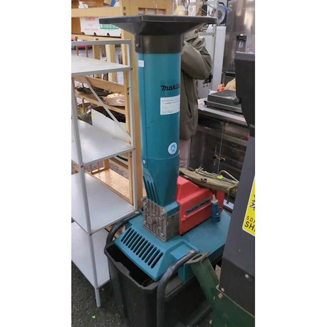 Makita DSH 2101 electric garden shredder, dated 1996 on the ...