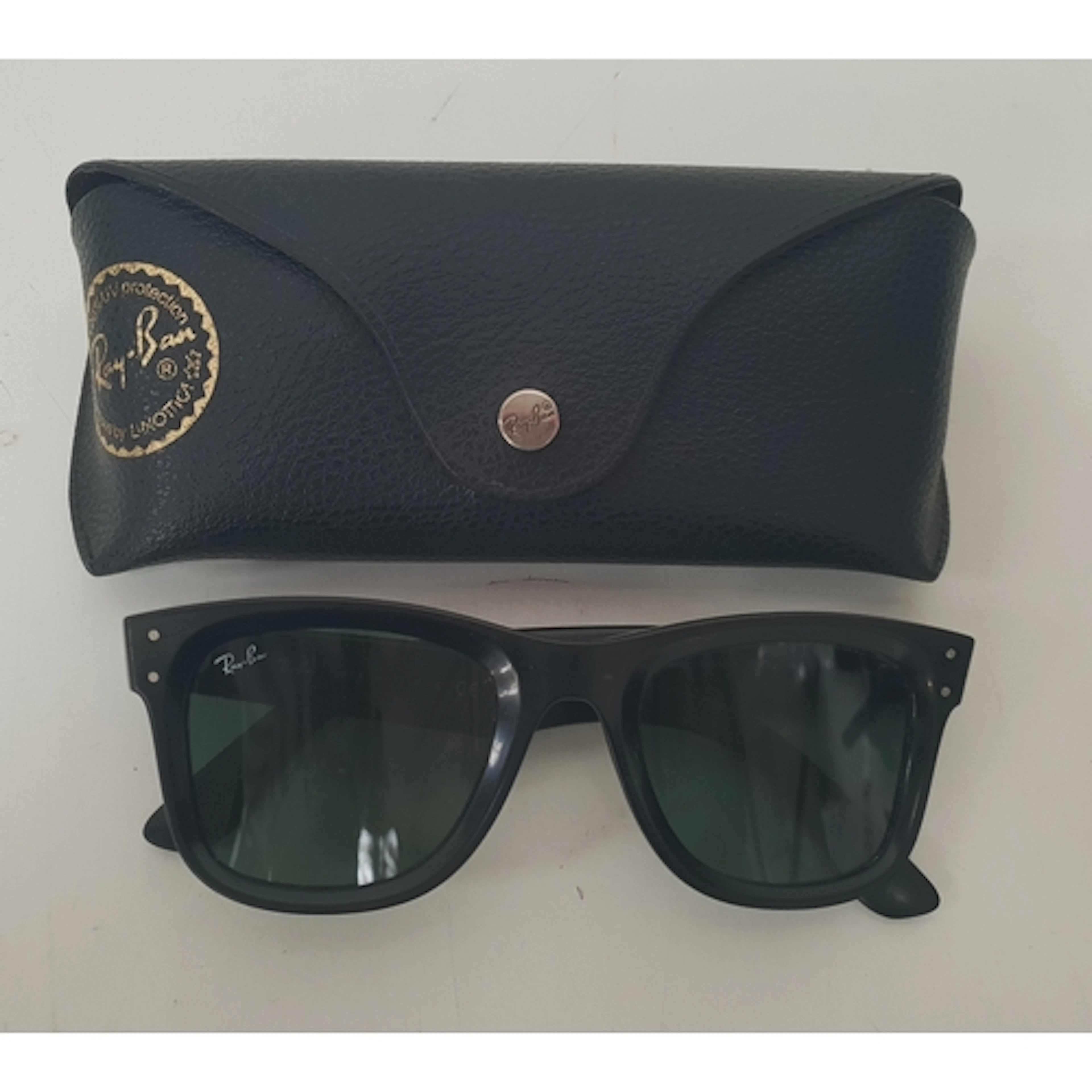 PAIR OF RAY-BAN SUNGLASSES Model BANWAYE REVERSE 6677VR, wit...