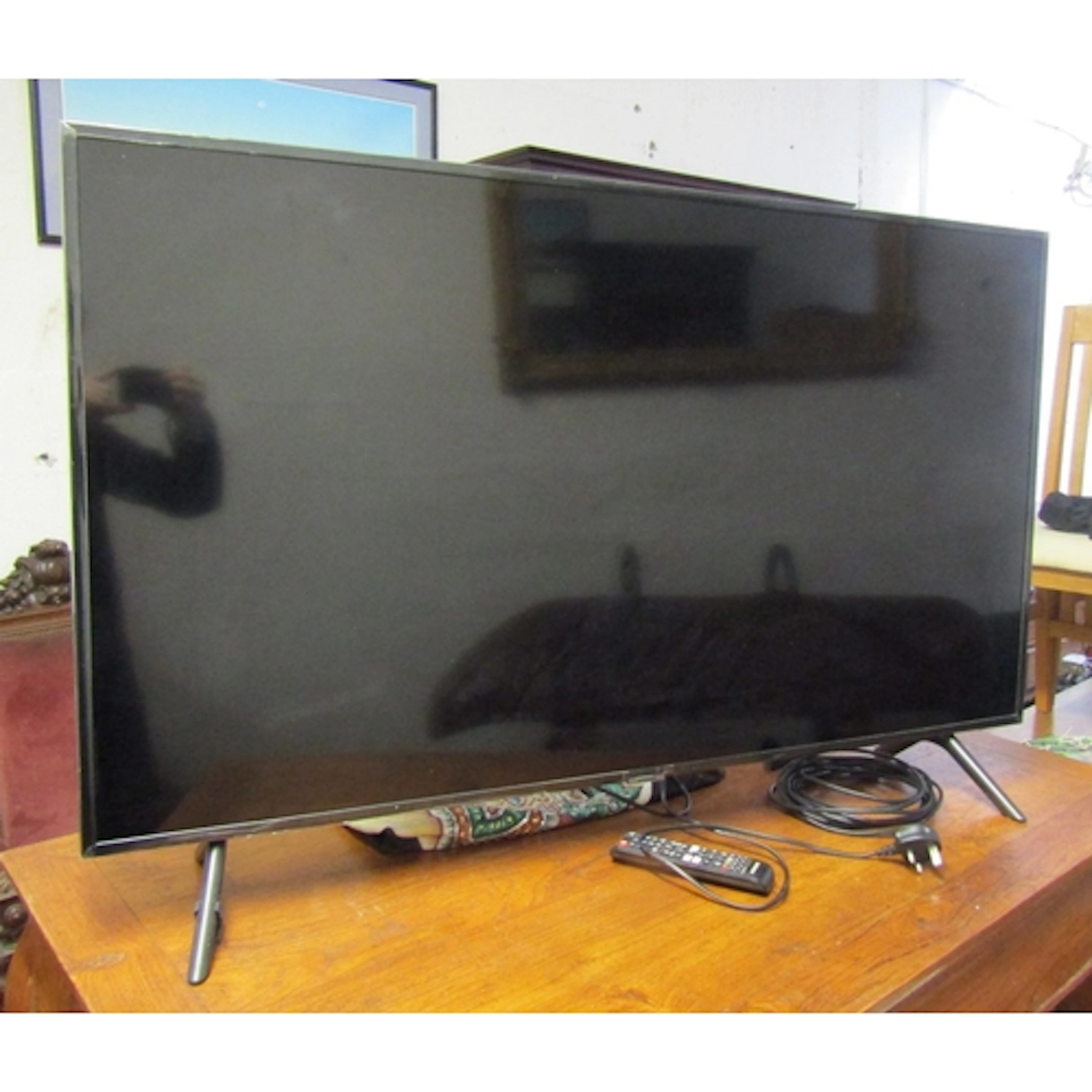 Samsung Flat Screen TV Approximately 40 Inches Wide Working ...