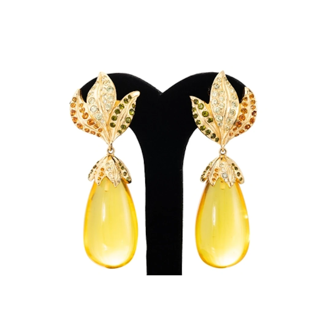 A PAIR OF VINTAGE ITALIAN COSTUME JEWELLERY EARRINGS, drop d...