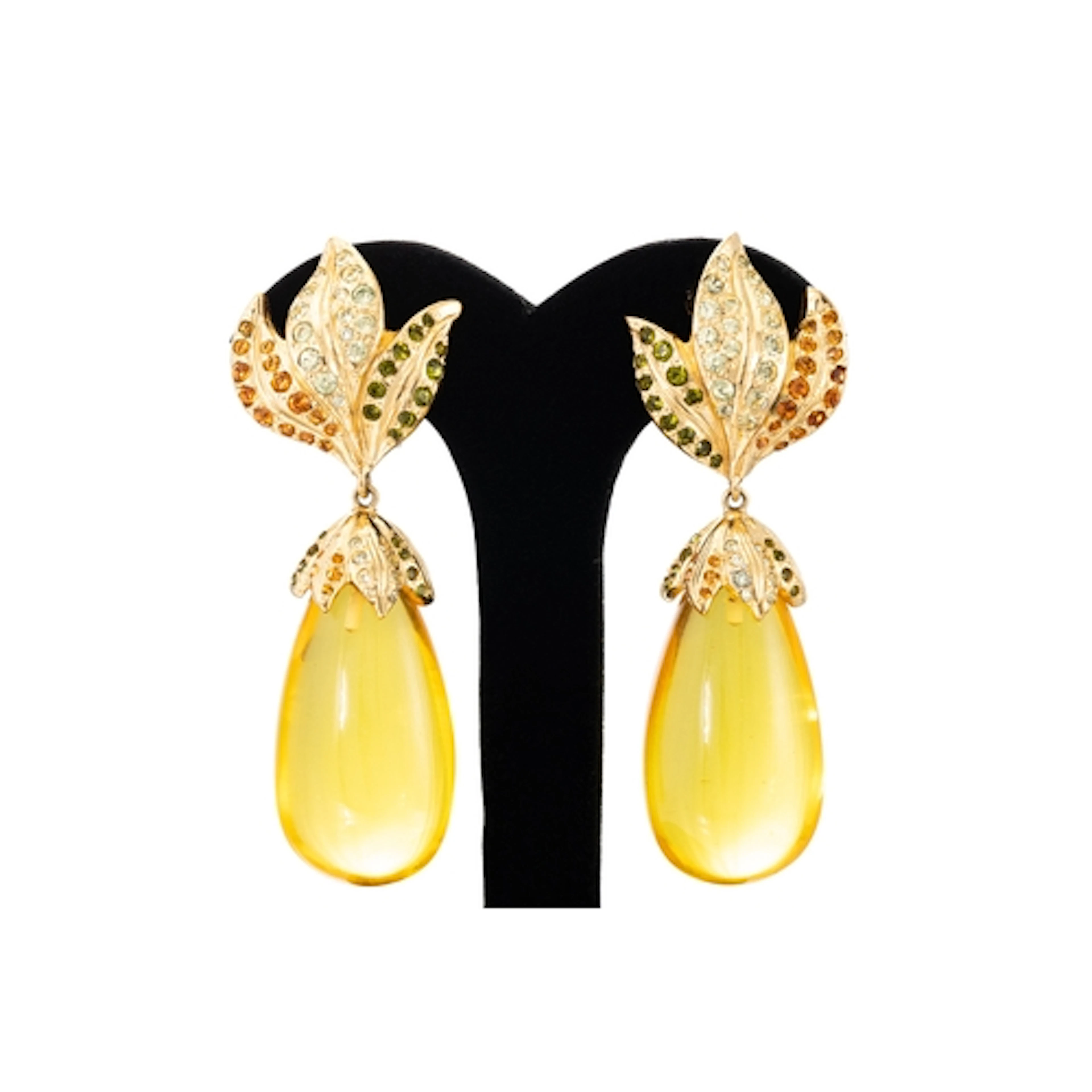 A PAIR OF VINTAGE ITALIAN COSTUME JEWELLERY EARRINGS, drop d...