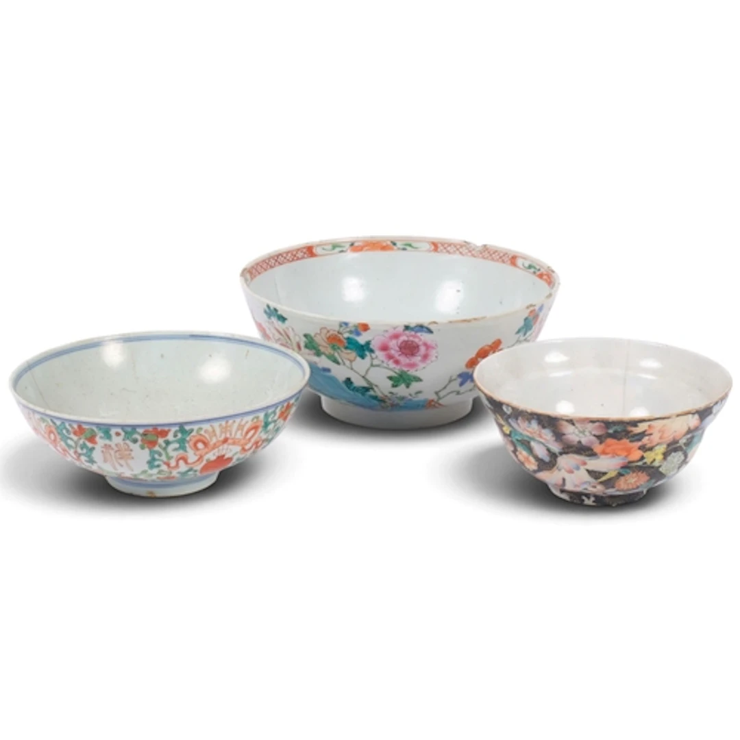 3 x 19th century Chinese porcelain bowls, largest diameter 2...