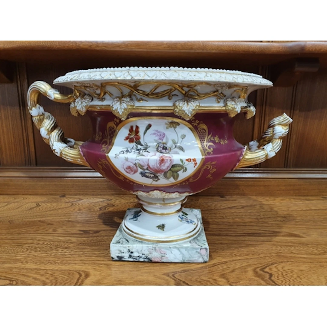 An early 19th century Worcester style porcelain Ice Pail wit...