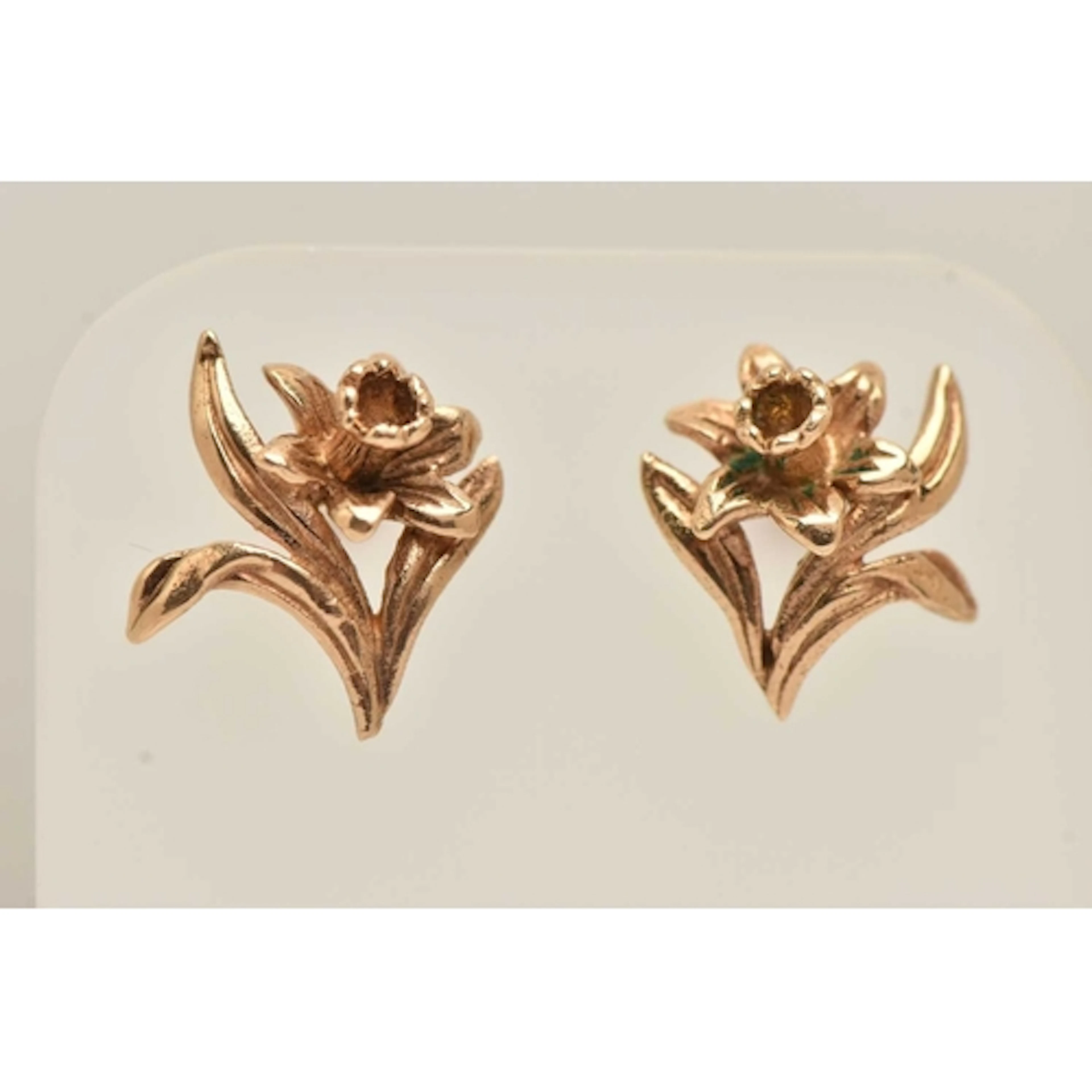 A PAIR OF 9CT GOLD DAFFODIL EARRINGS, with post and scroll f...