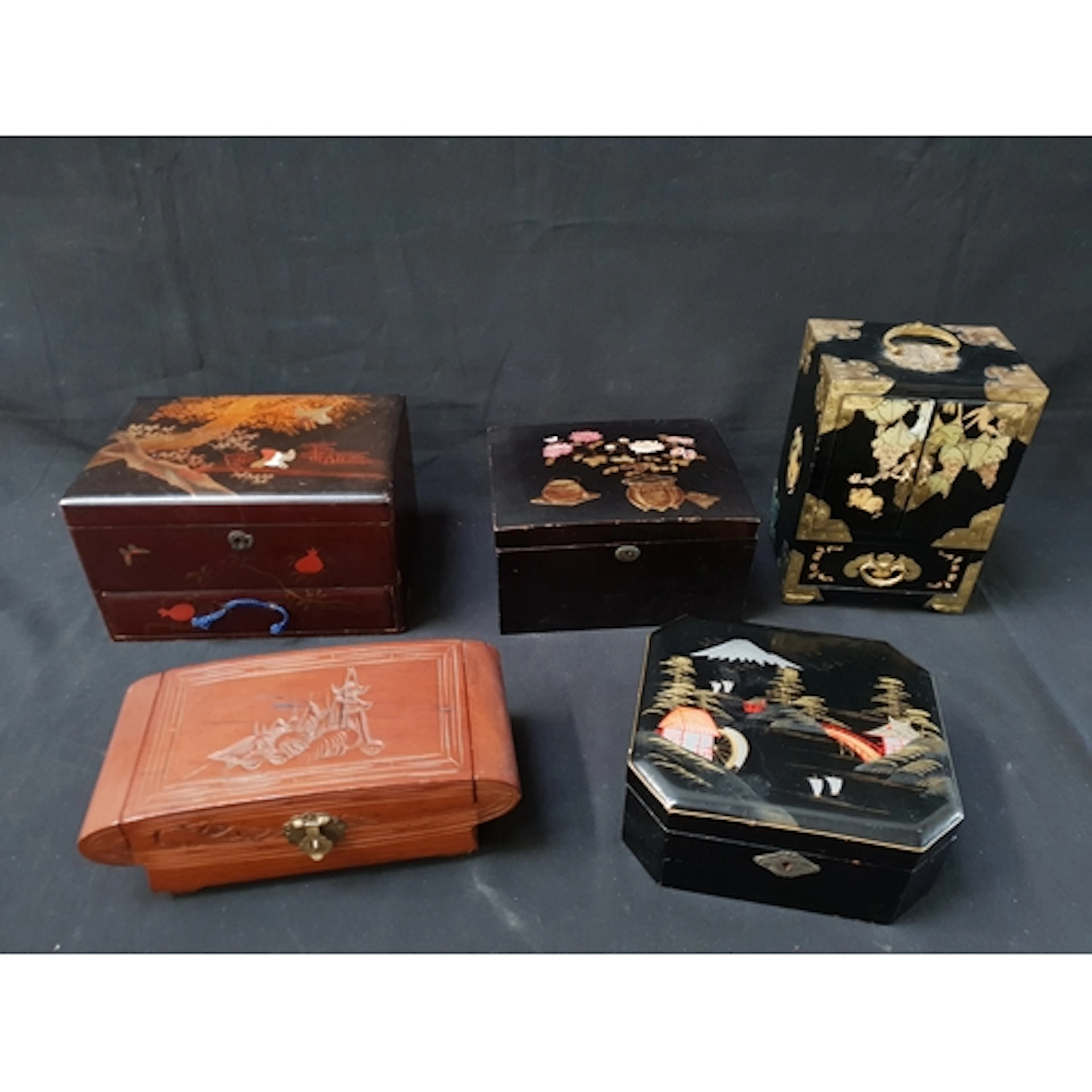 SELECTION OF VINTAGE EAST ASIAN STYLE LACQUER STORAGE BOXES ...