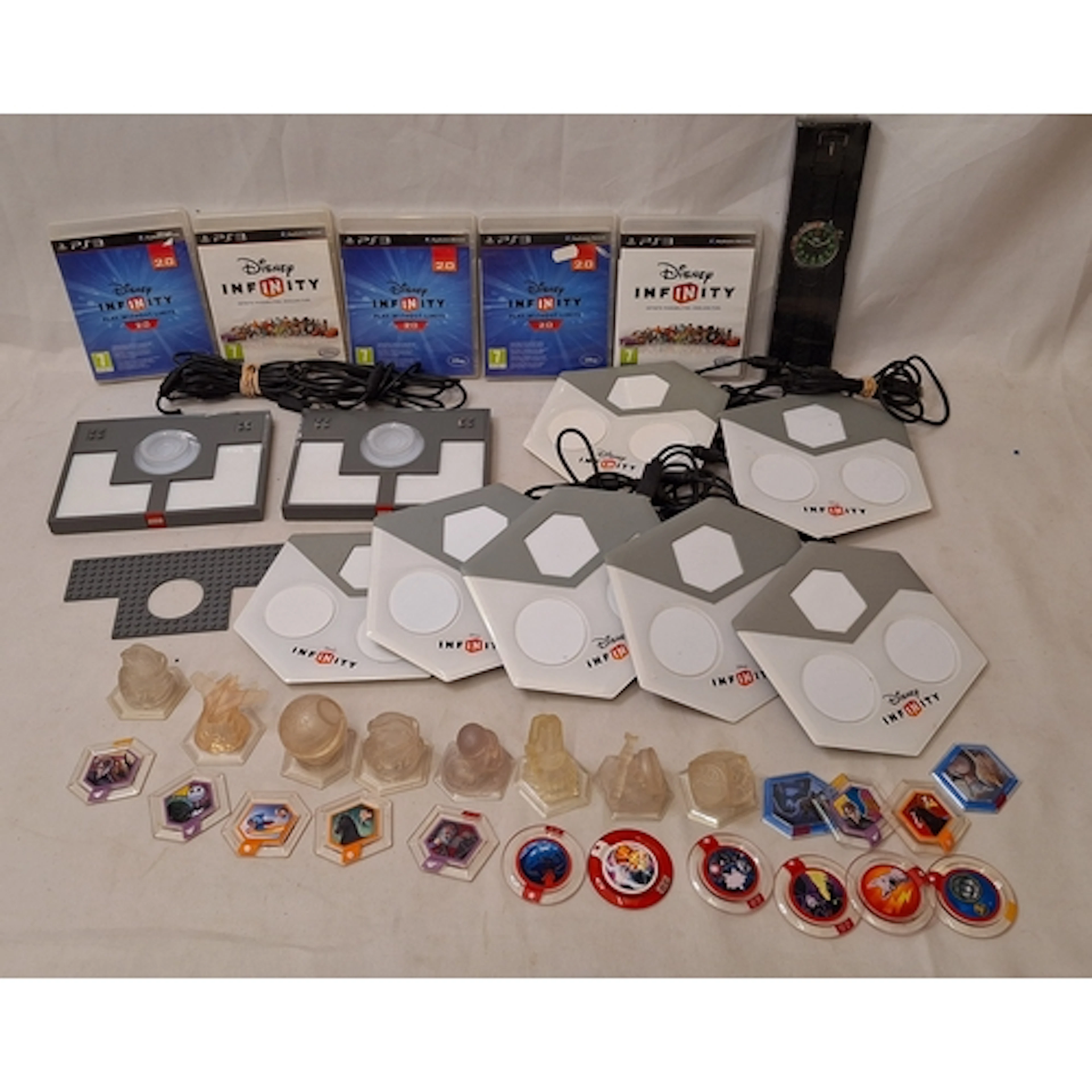 Lego 2015 Dimensions Console, Disney Infinity with character...