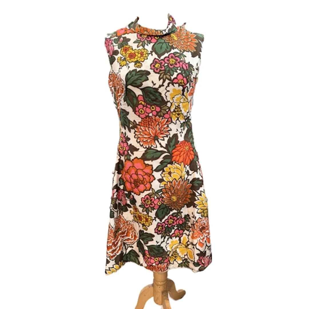 A vintage late 1960's sleeveless 'A' line shift dress in vib...