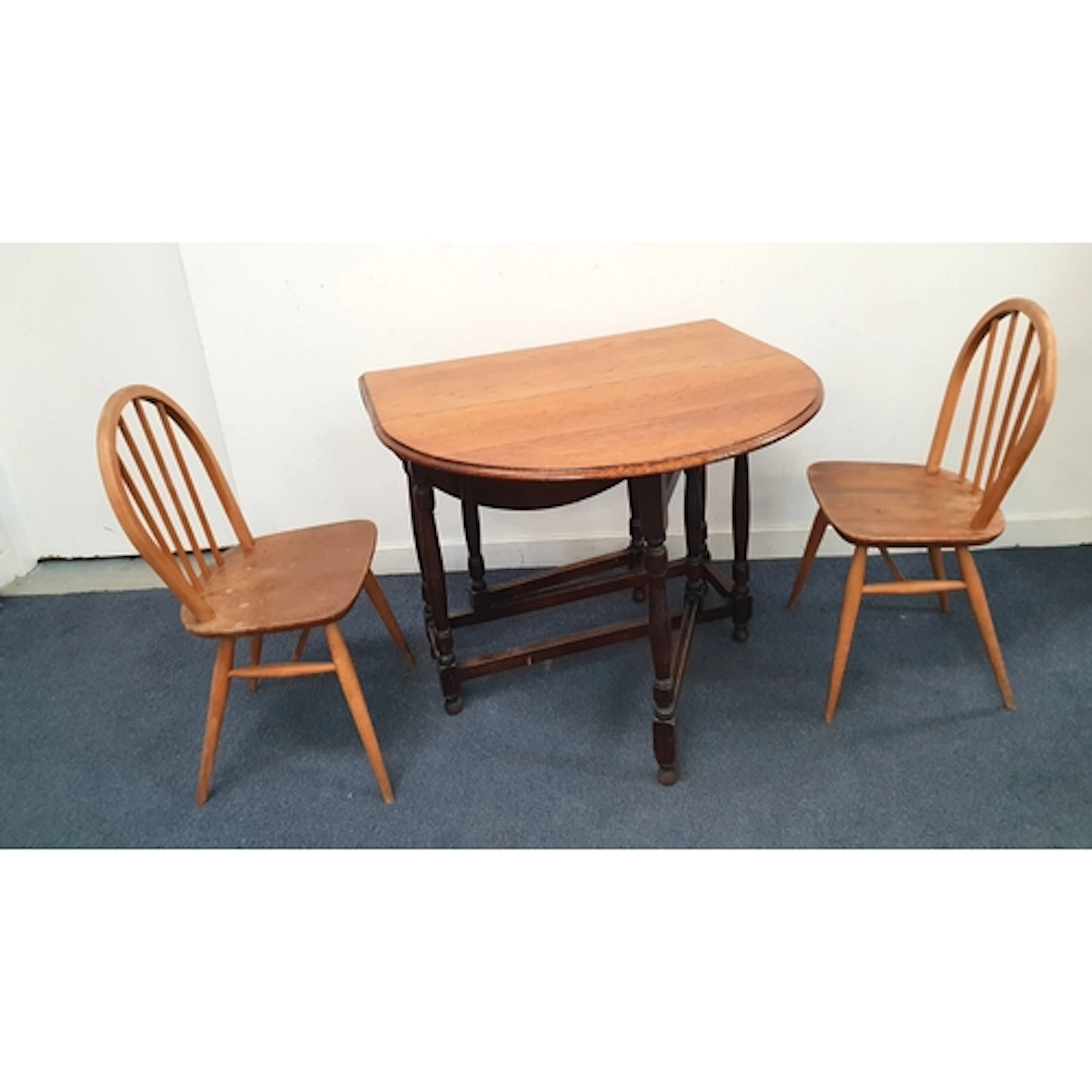 SOLID OAK GATELEG DROP-LEAF TABLE the drop-leaf oval top wit...
