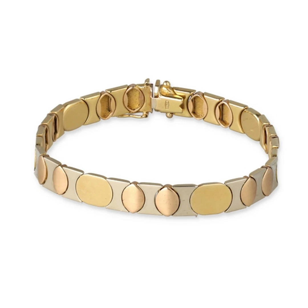 AN 18CT GOLD BRACELET Weight: 22.5gms