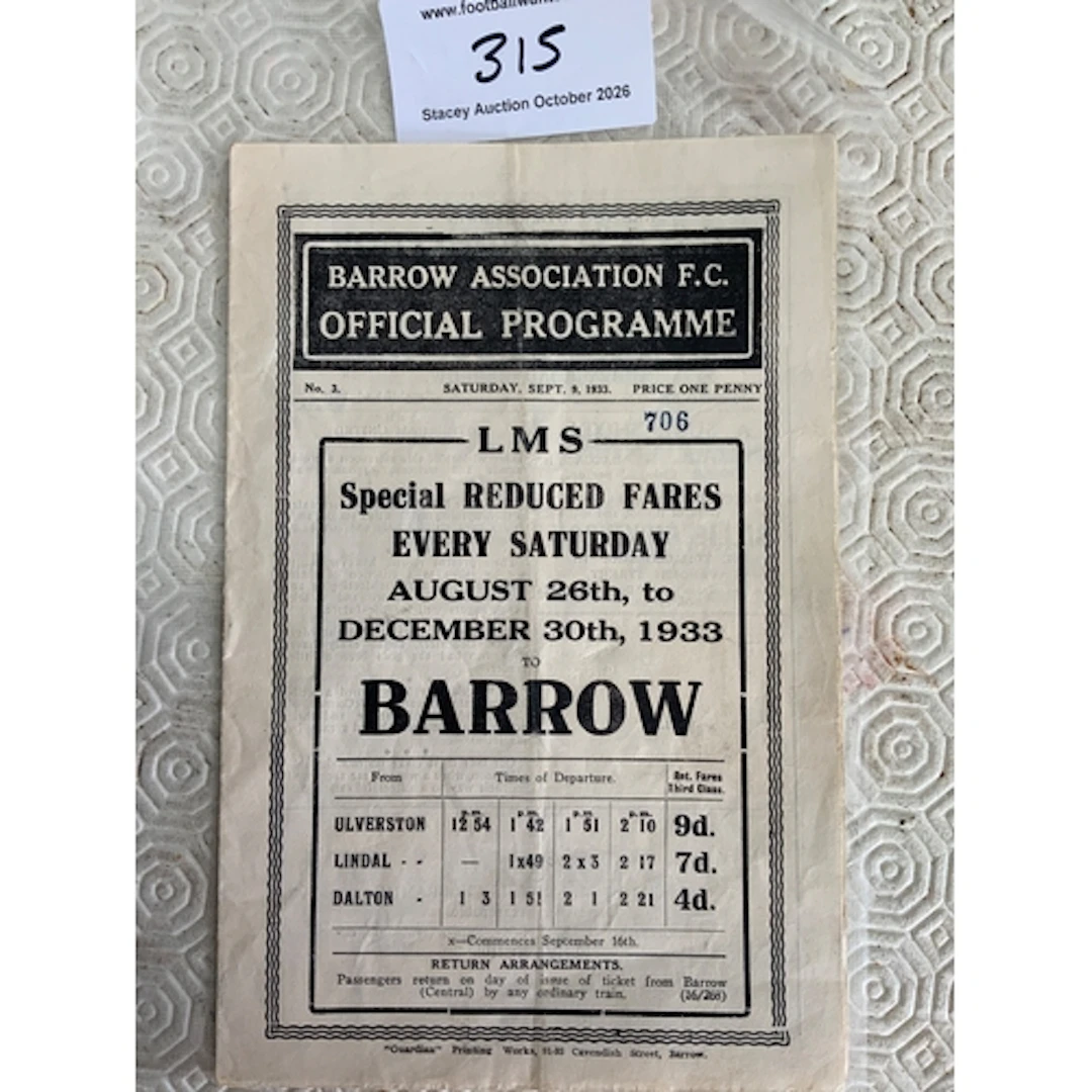 1933 - 1934 Barrow v Rotherham Football Programme: Very good...