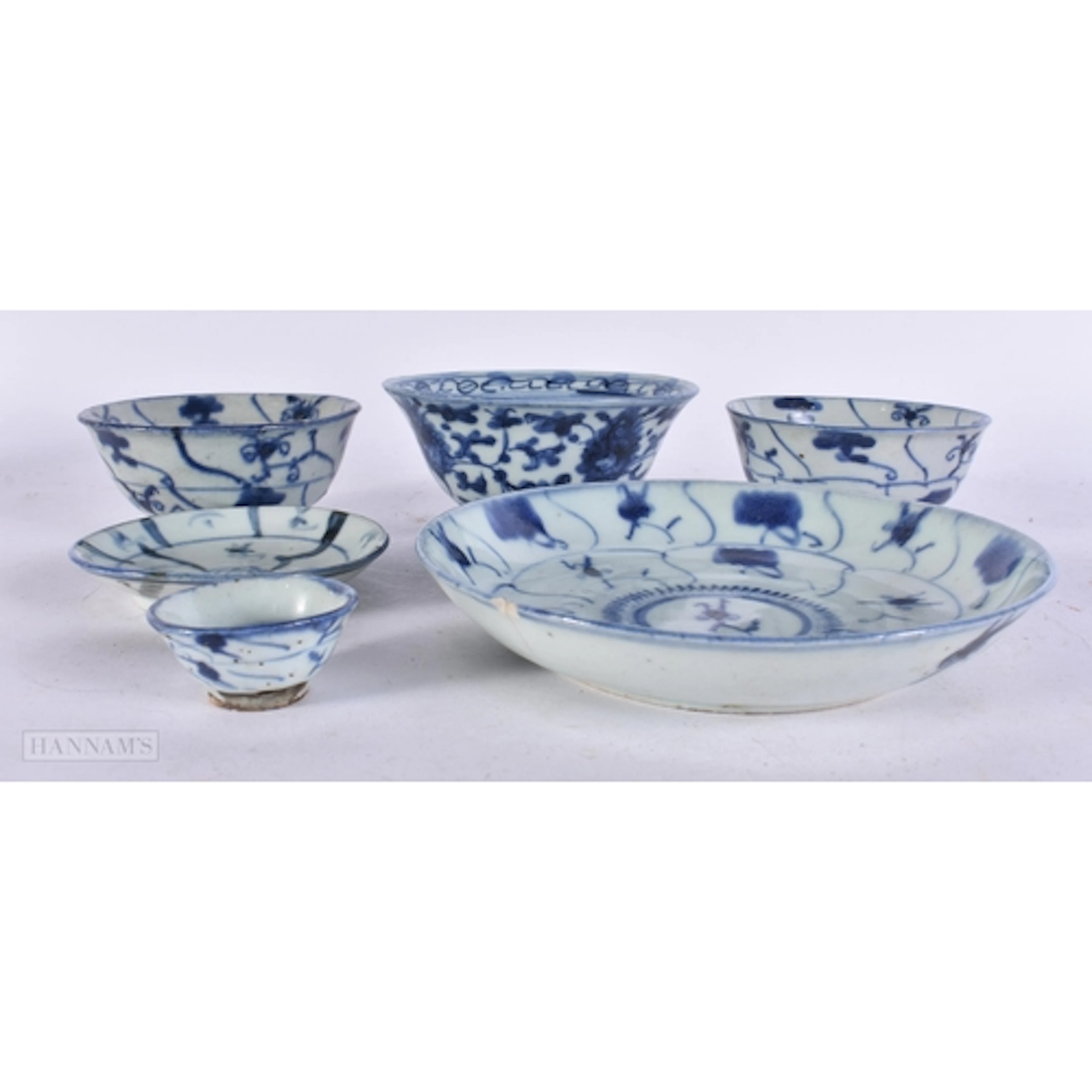 ASSORTED CHINESE QING DYNASTY PROVINCIAL BLUE AND WHITE PORC...