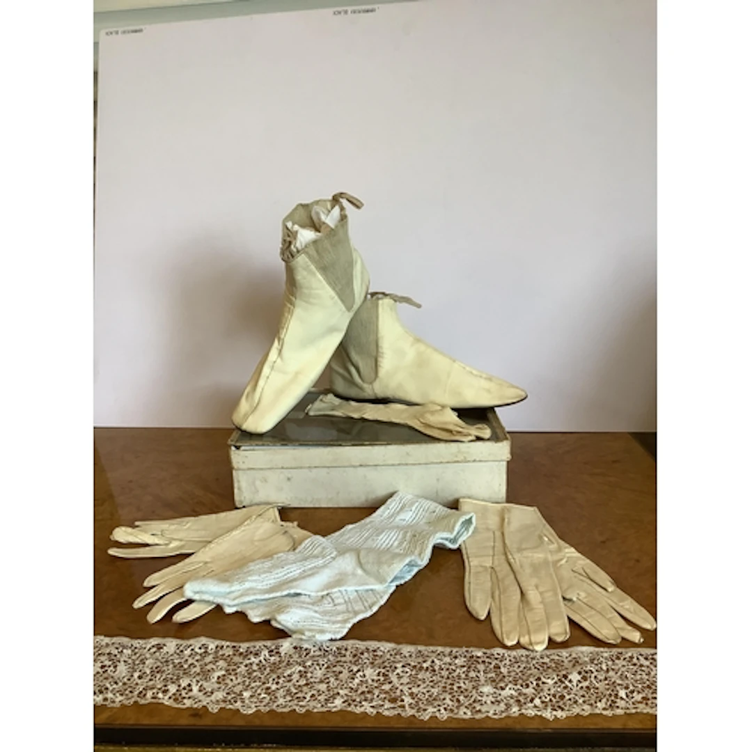 A pair of 1860-1880 ladies cream 'kid' leather (goat skin) w...