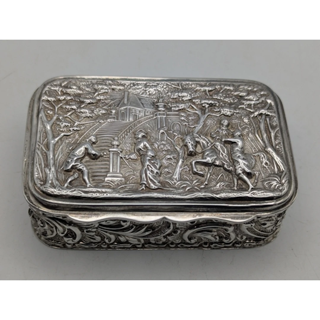 A Victorian silver Dutch style snuff box hallmarked Chester ...