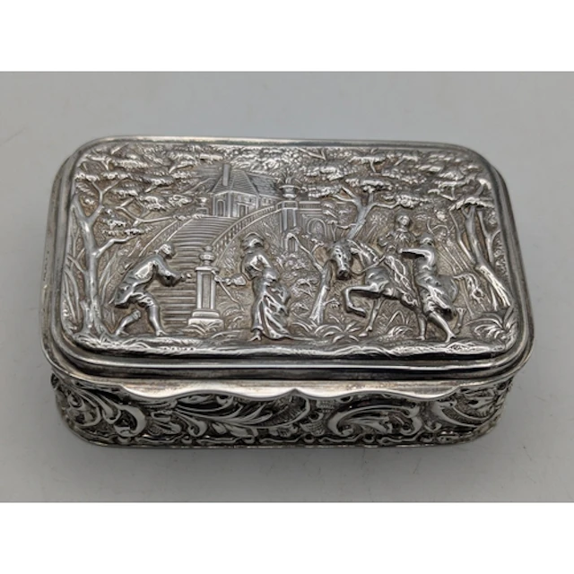 A Victorian silver Dutch style snuff box hallmarked Chester ...