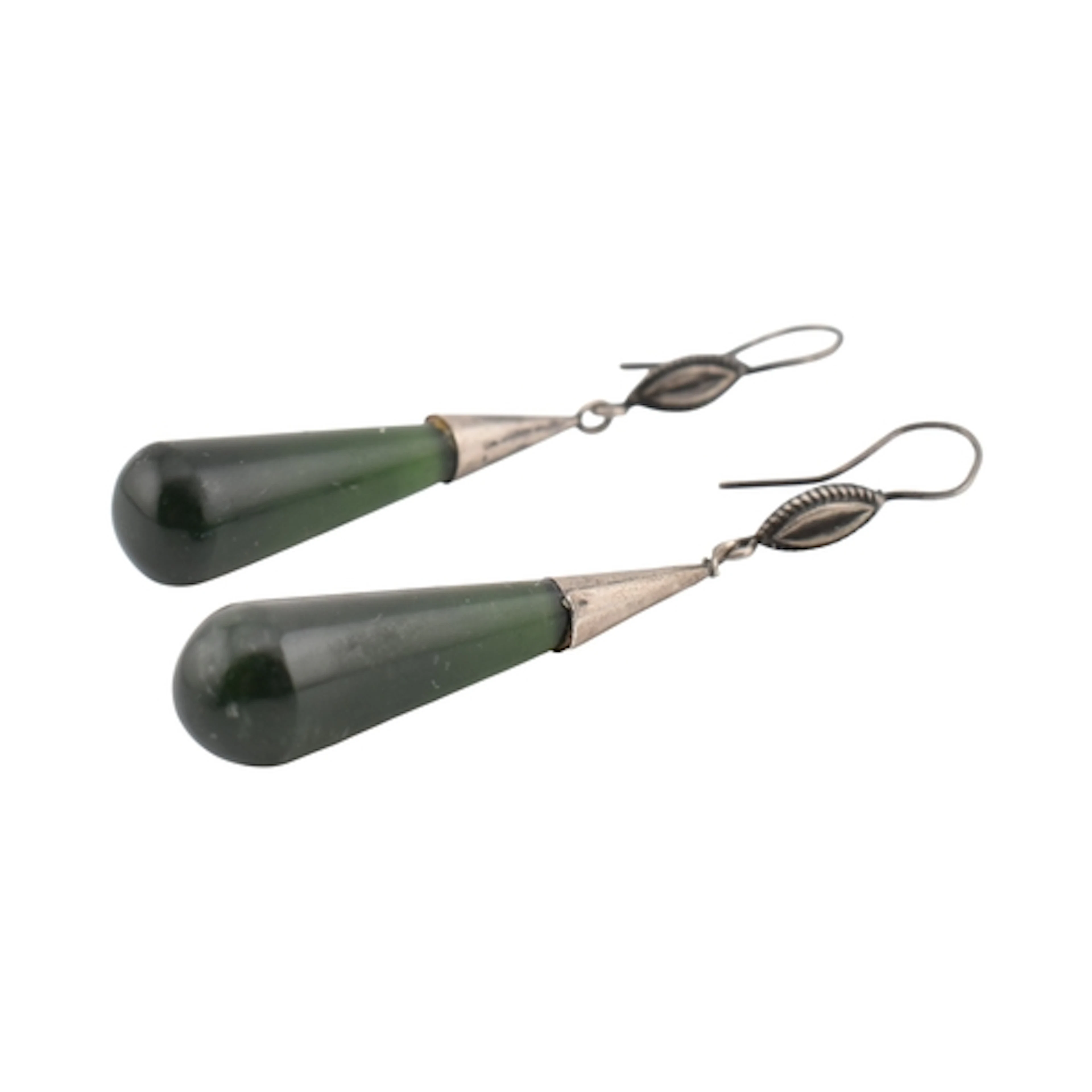 A pair of nephrite jade pendant drop earrings. Earrings meas...