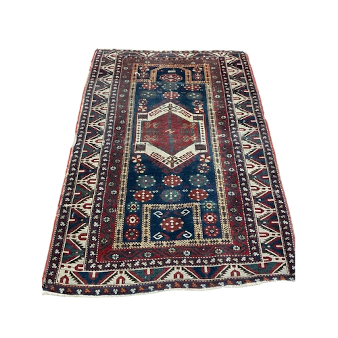 An antique Caucasian rug, 176 x 120cm