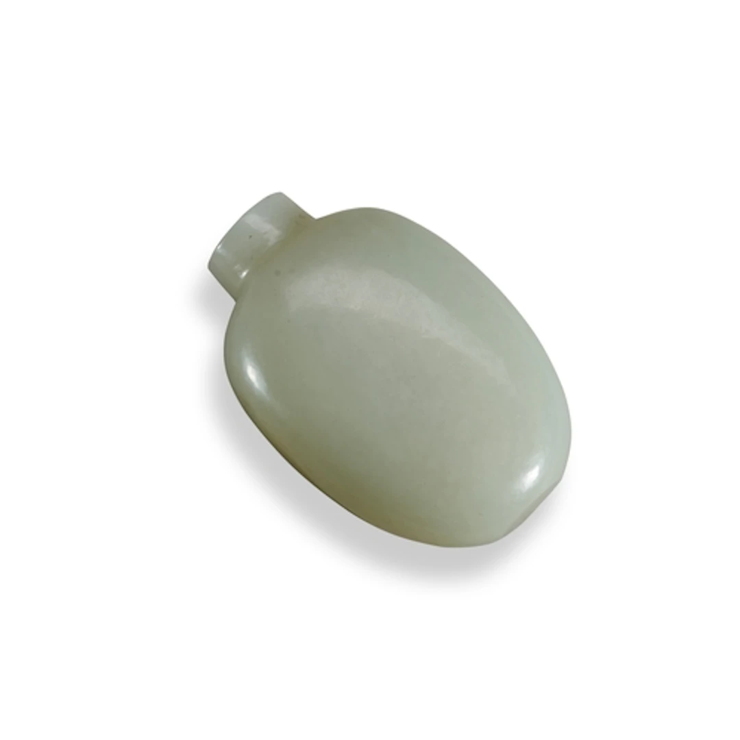 A FINE WHITE JADE SNUFF BOTTLE QING DYNASTY, 18TH / EARLY 19...