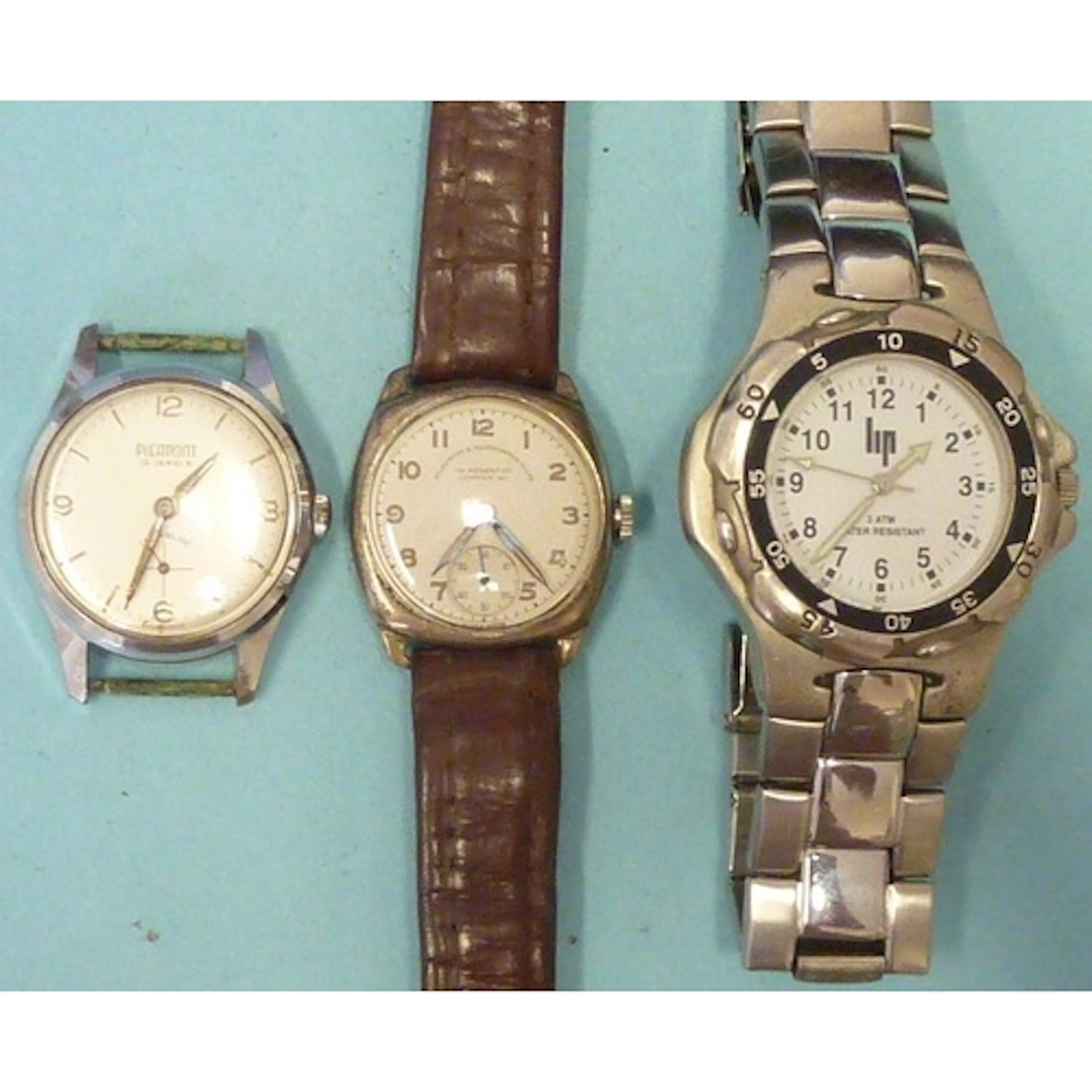 A gentleman's silver-cased Goldsmiths and Silversmiths wrist...