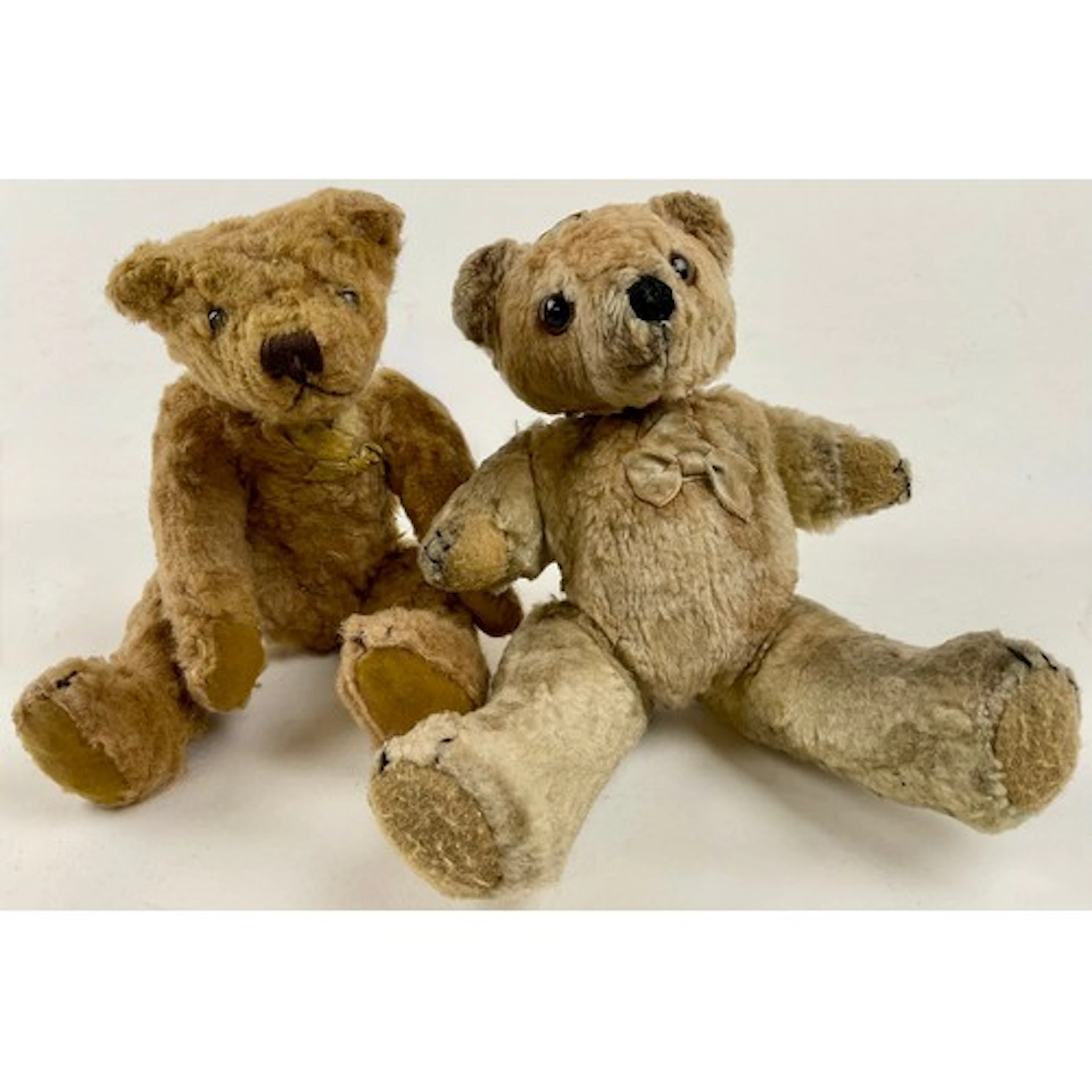 Teddy Bears - A pair of unmarked miniature mohair teddy bear...