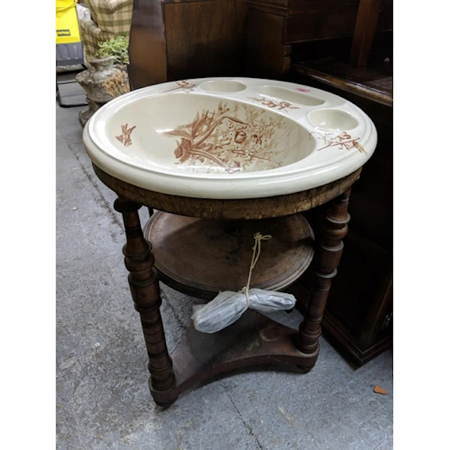 An early 20th century BWM & Co Canova porcelain wash basin d...