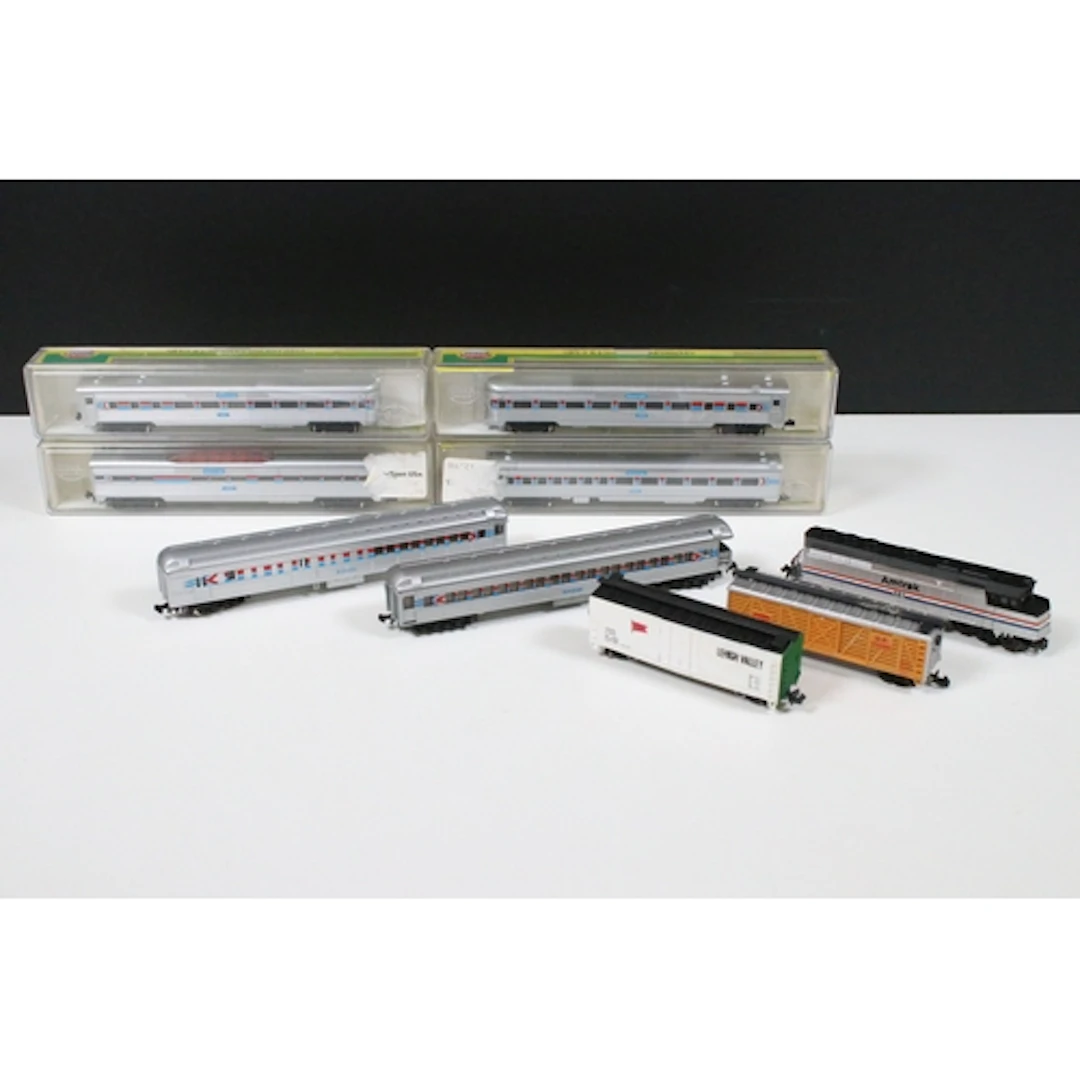 12 North American railways N gauge items to include Life-Lik...