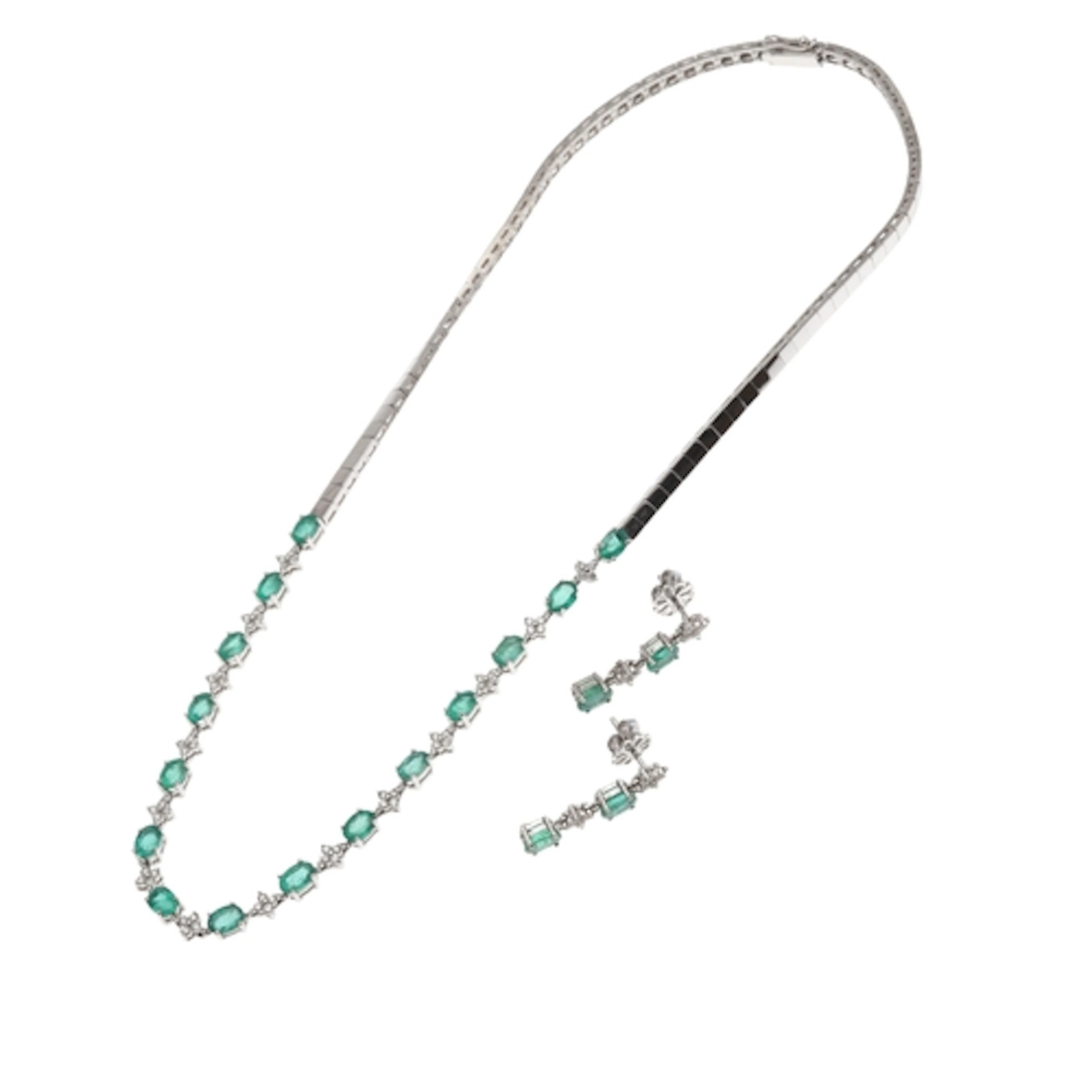 AN EMERALD AND DIAMOND NECKLACE AND A PAIR OF DROP EARRINGS....