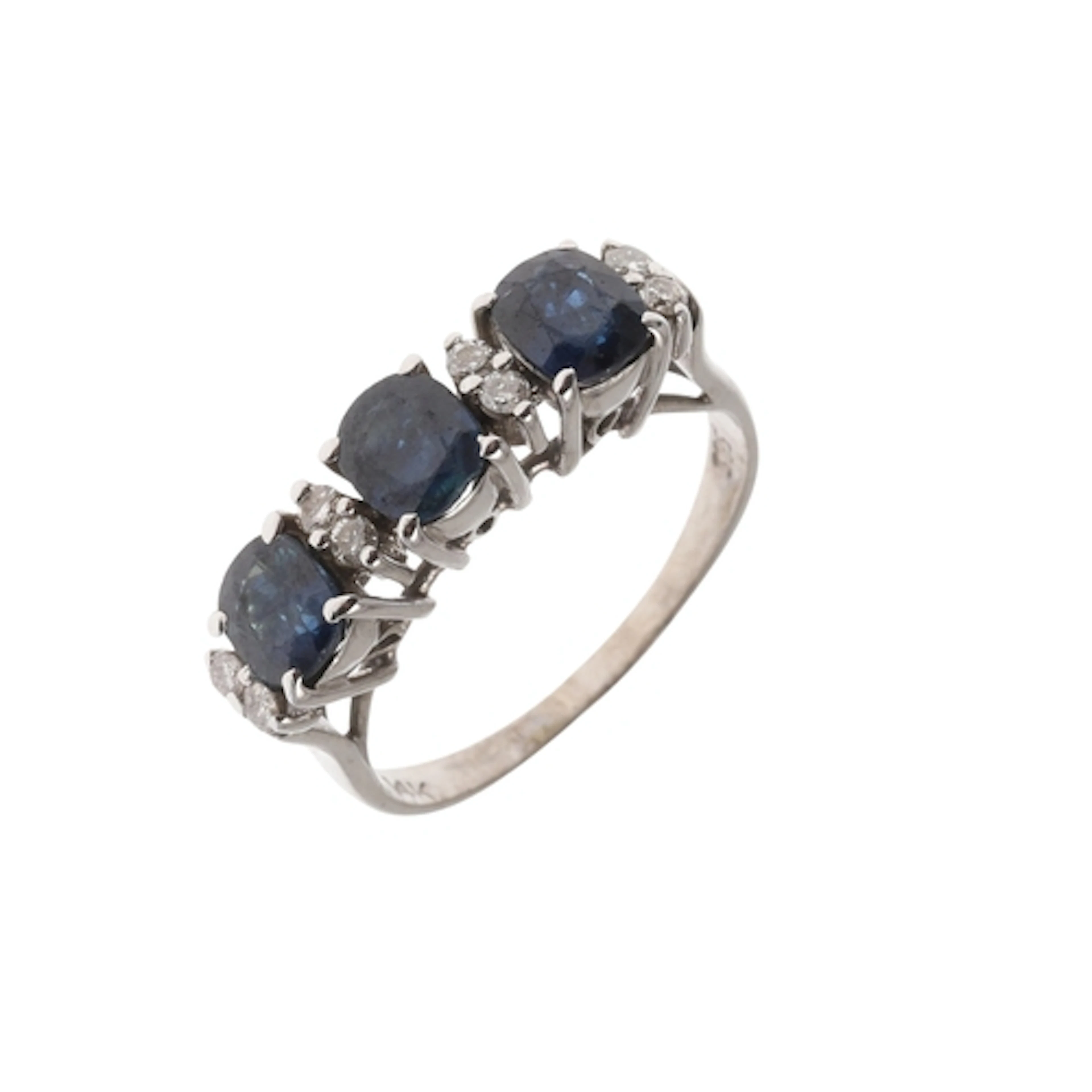 A SAPPHIRE AND DIAMOND RING. mounted with three oval-shaped ...