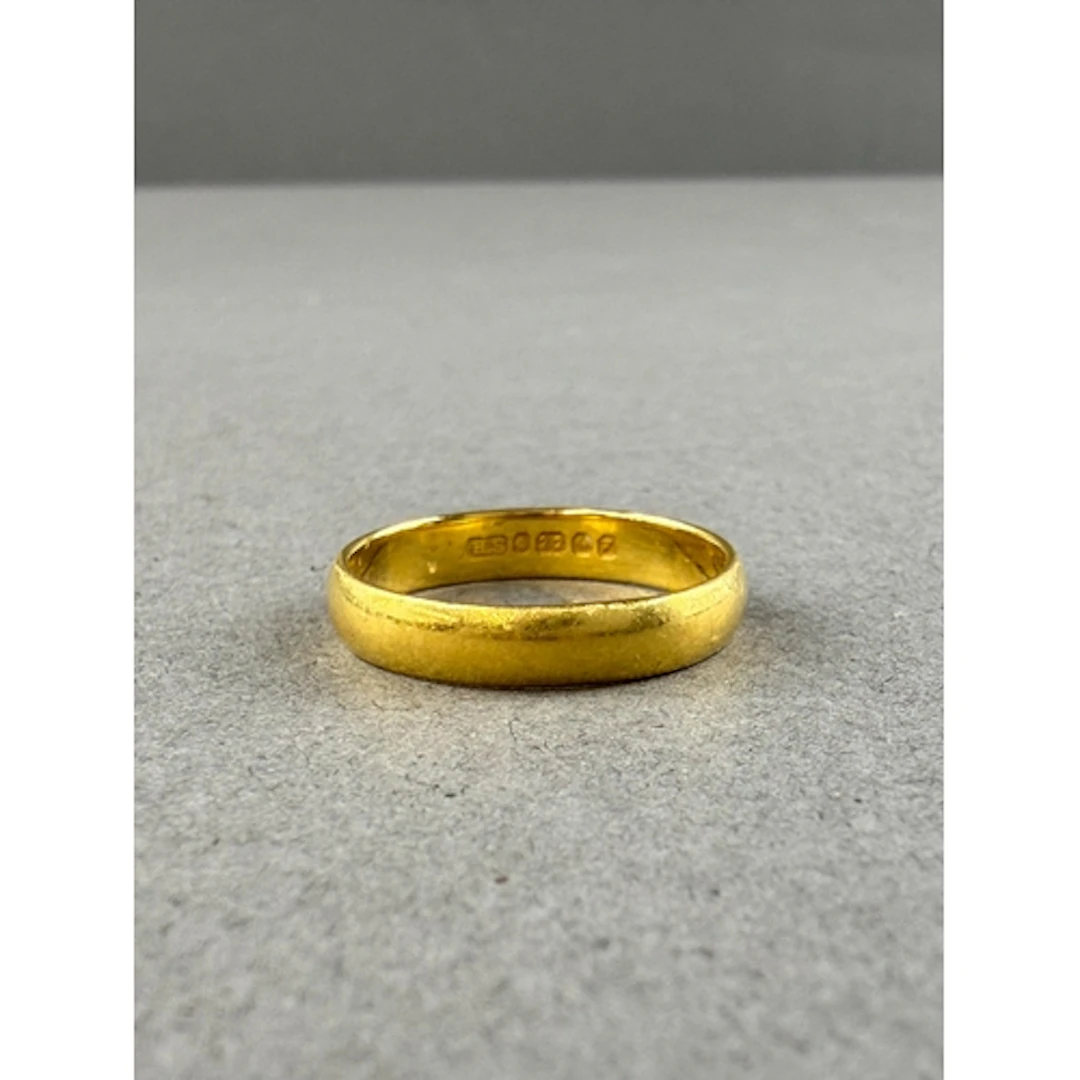 Jewellery: 22ct plain 3mm wedding band, size of ring L, hall...