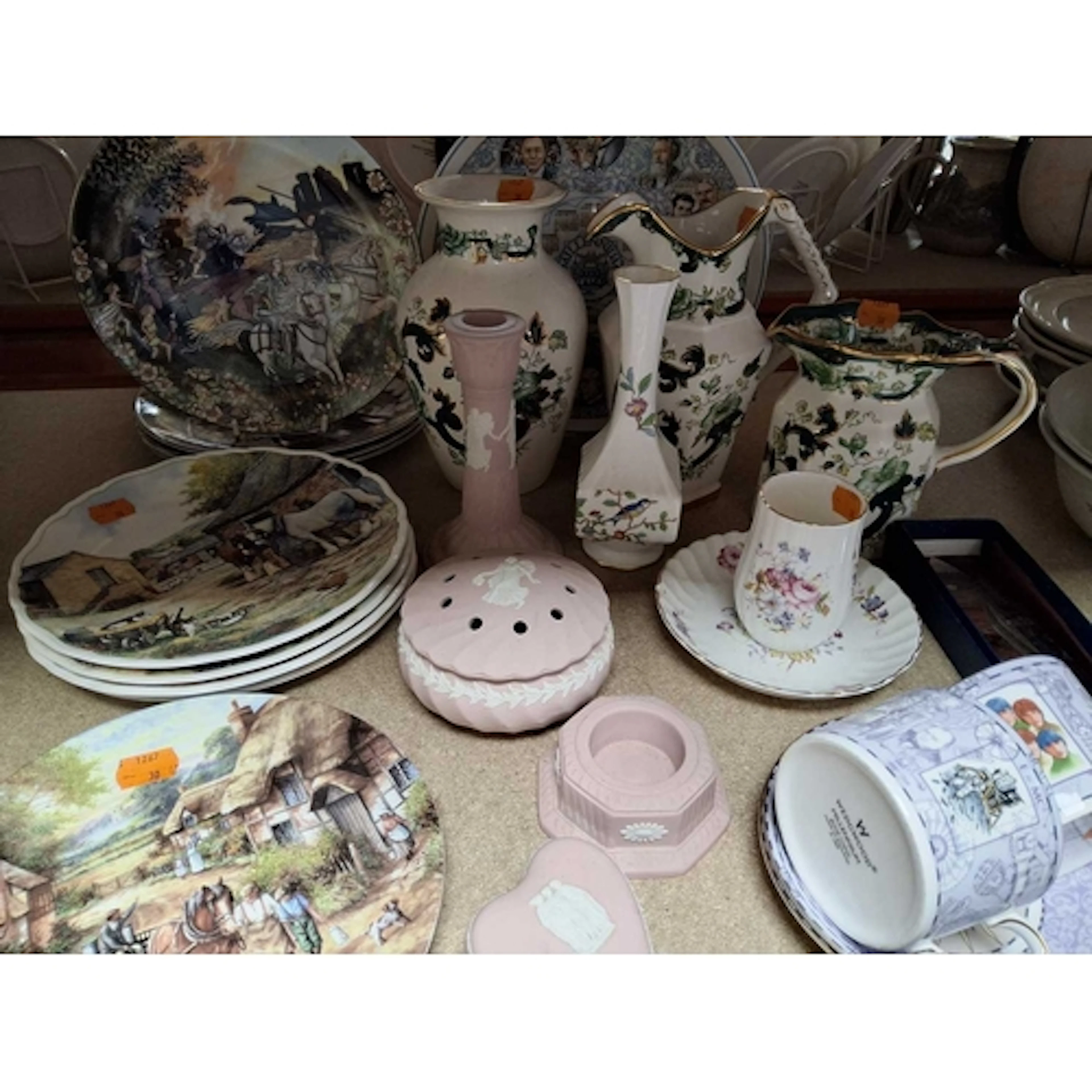 A GROUP OF CERAMICS, to include four pieces of pink Wedgwood...
