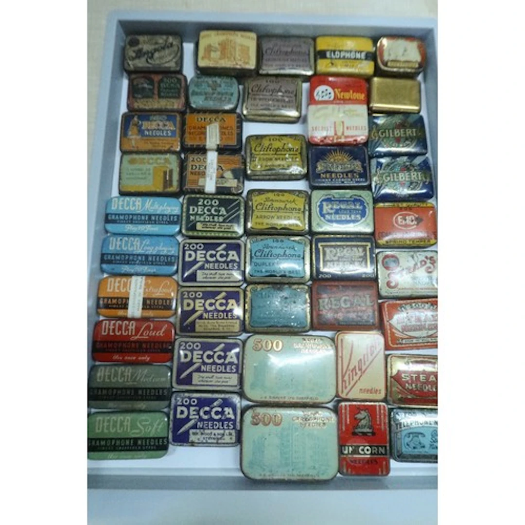 A tray of vintage gramphone needle tins