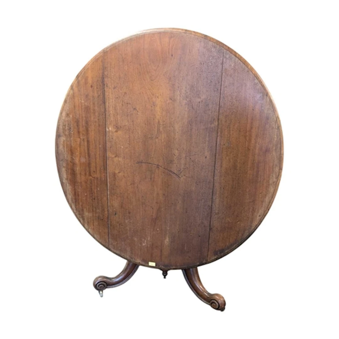 A Victorian 19th century tilt top loo / breakfast table. Cir...