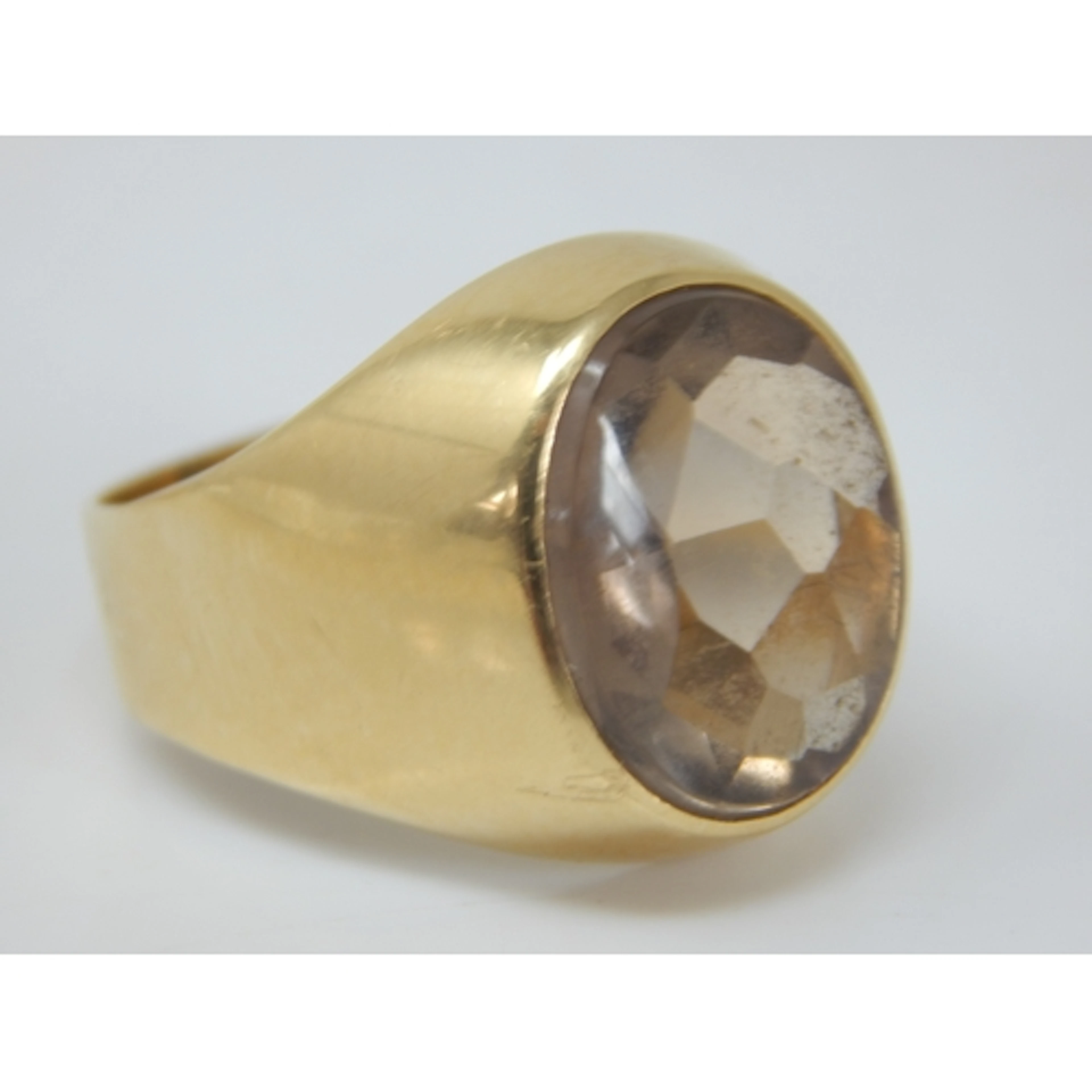 9ct Gold Gentleman's Quartz Set Ring: Size U: Gross weight 1...