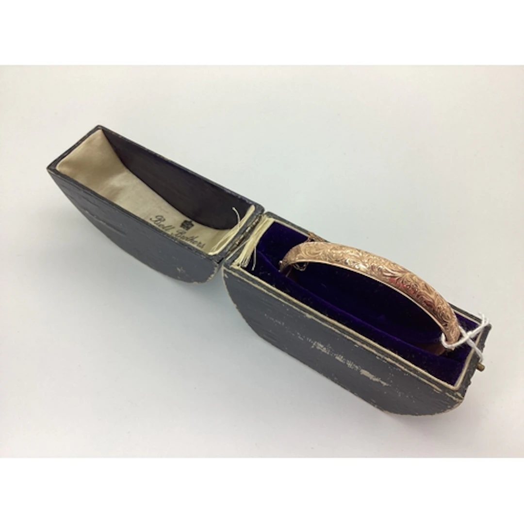 An Antique Chester Hallmarked 9ct Rose Gold Hinged Bangle, l...