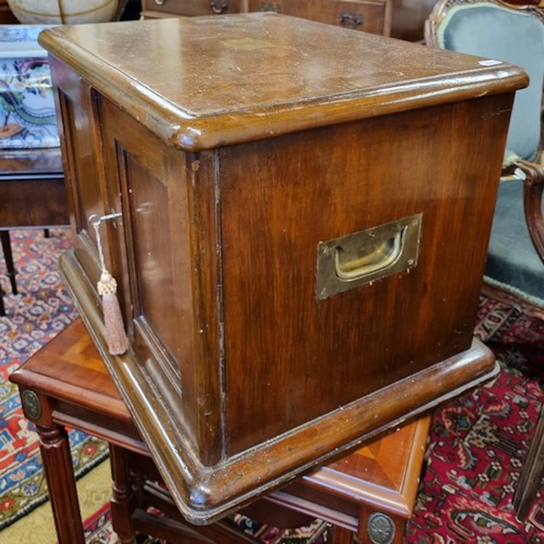 A really good 19th Century table top Specimen Cabinet with f...