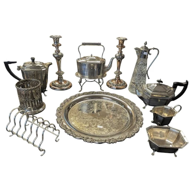 A collection of vintage 20th century silver plated tableware...