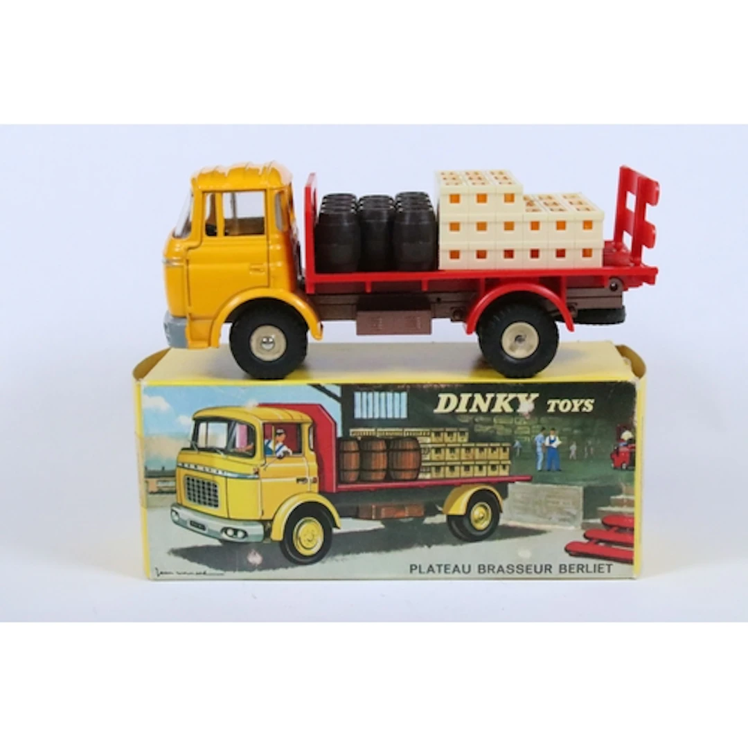 Boxed French Dinky 588 GAK Berliet Brewery Flat Truck diecas...