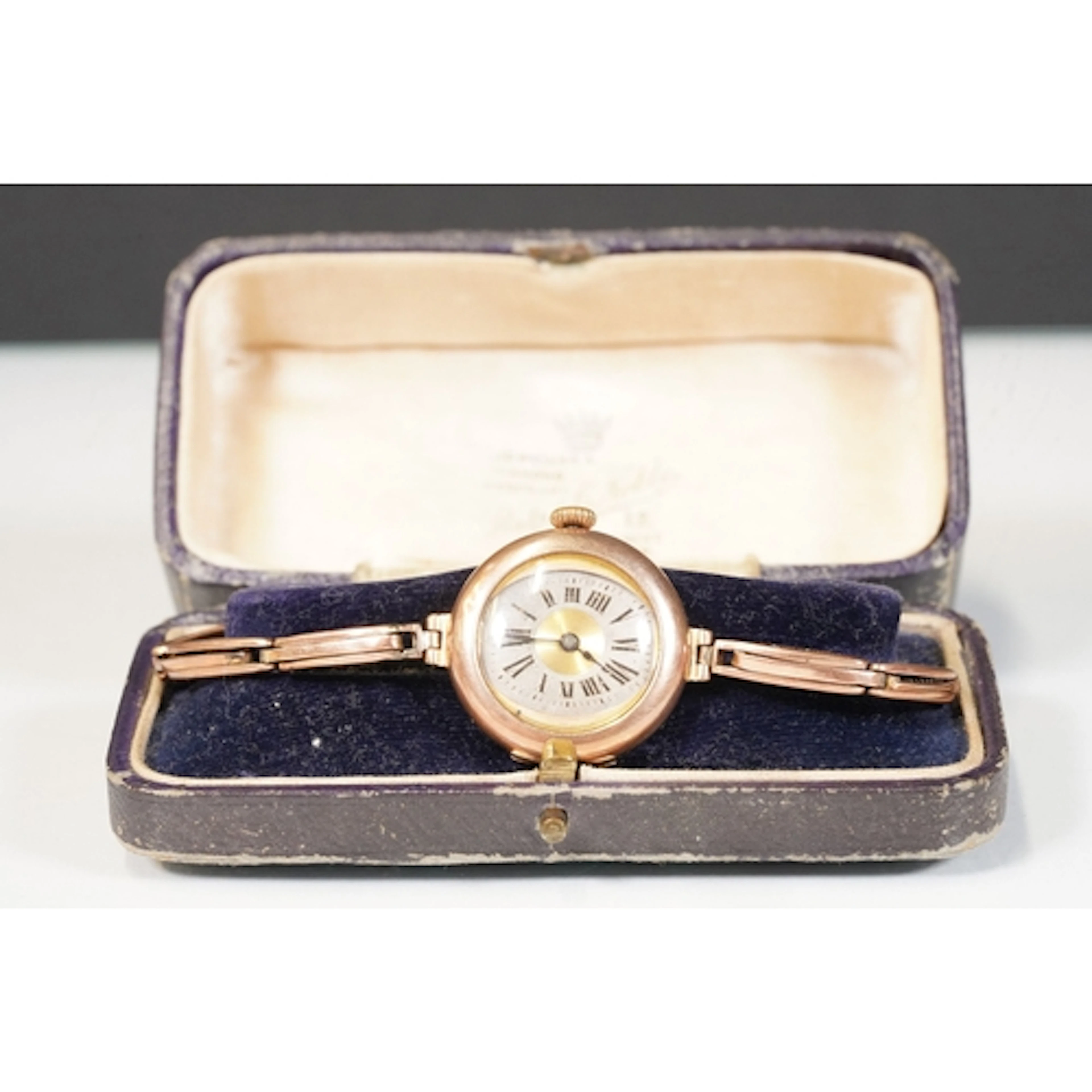 Early 20th Century 9ct gold wrist watch having a milled dial...