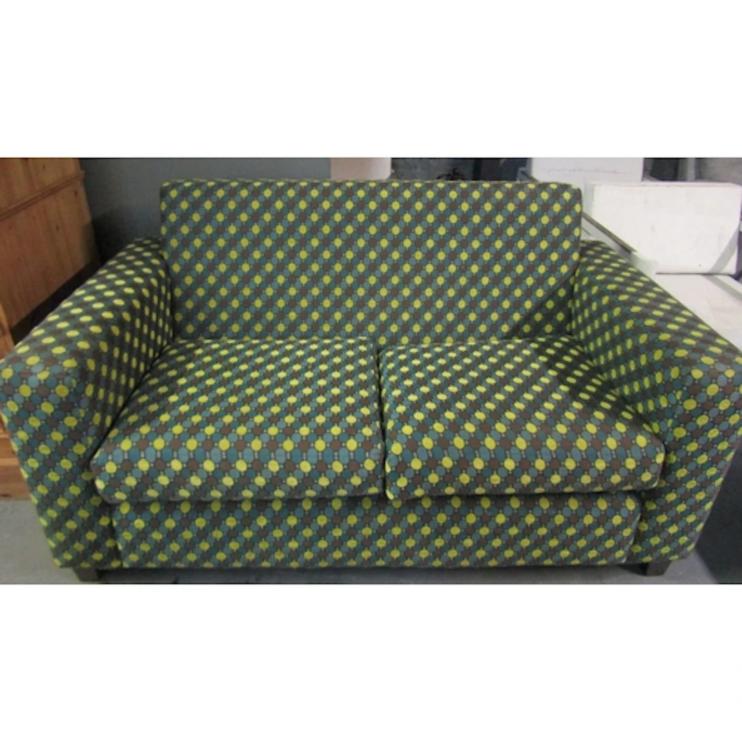 Matching Designer Twin Seat Settee Approximately 5ft 2 Inche...